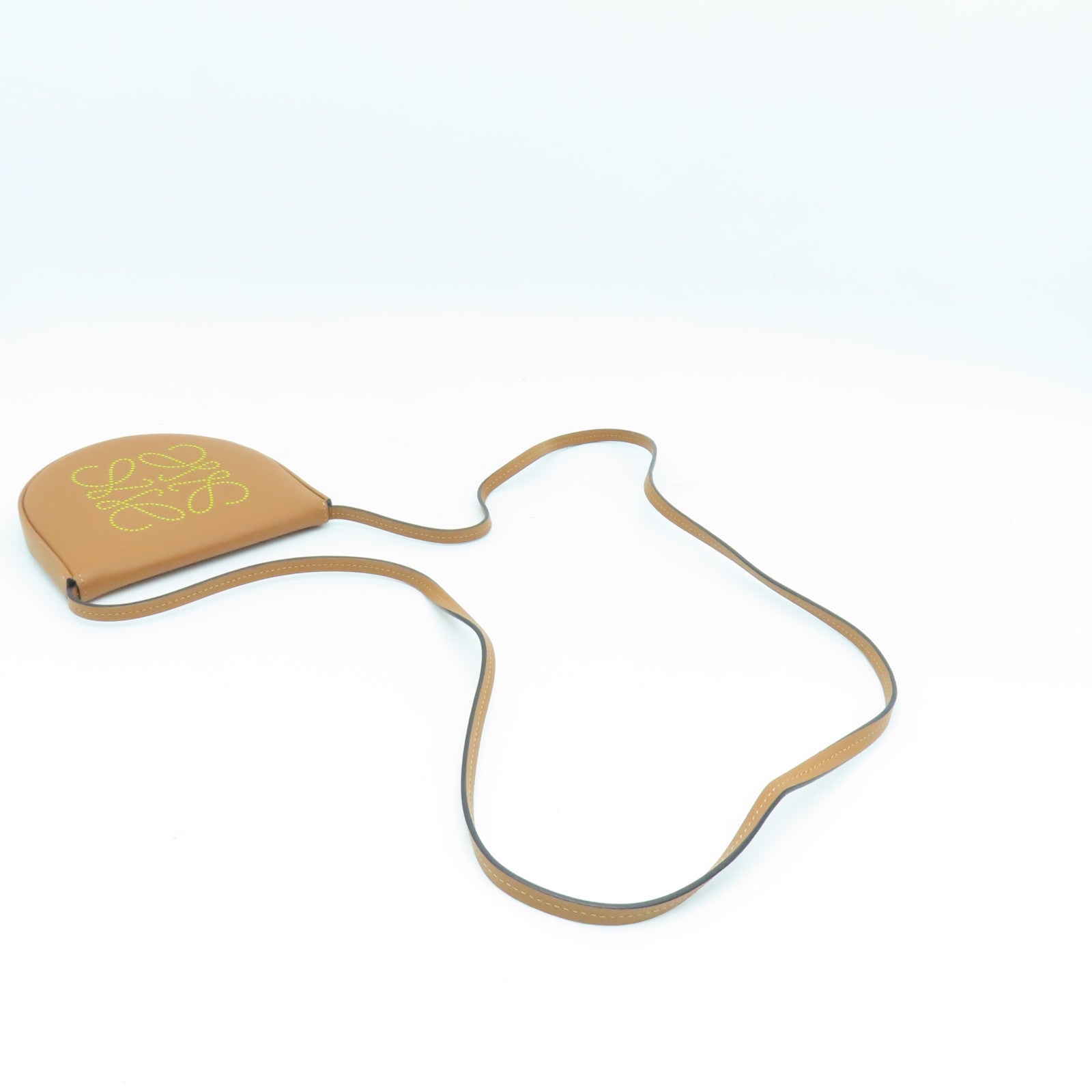 LOEWE 牛皮皮革Pouch Heel Bag肩背袋啡色