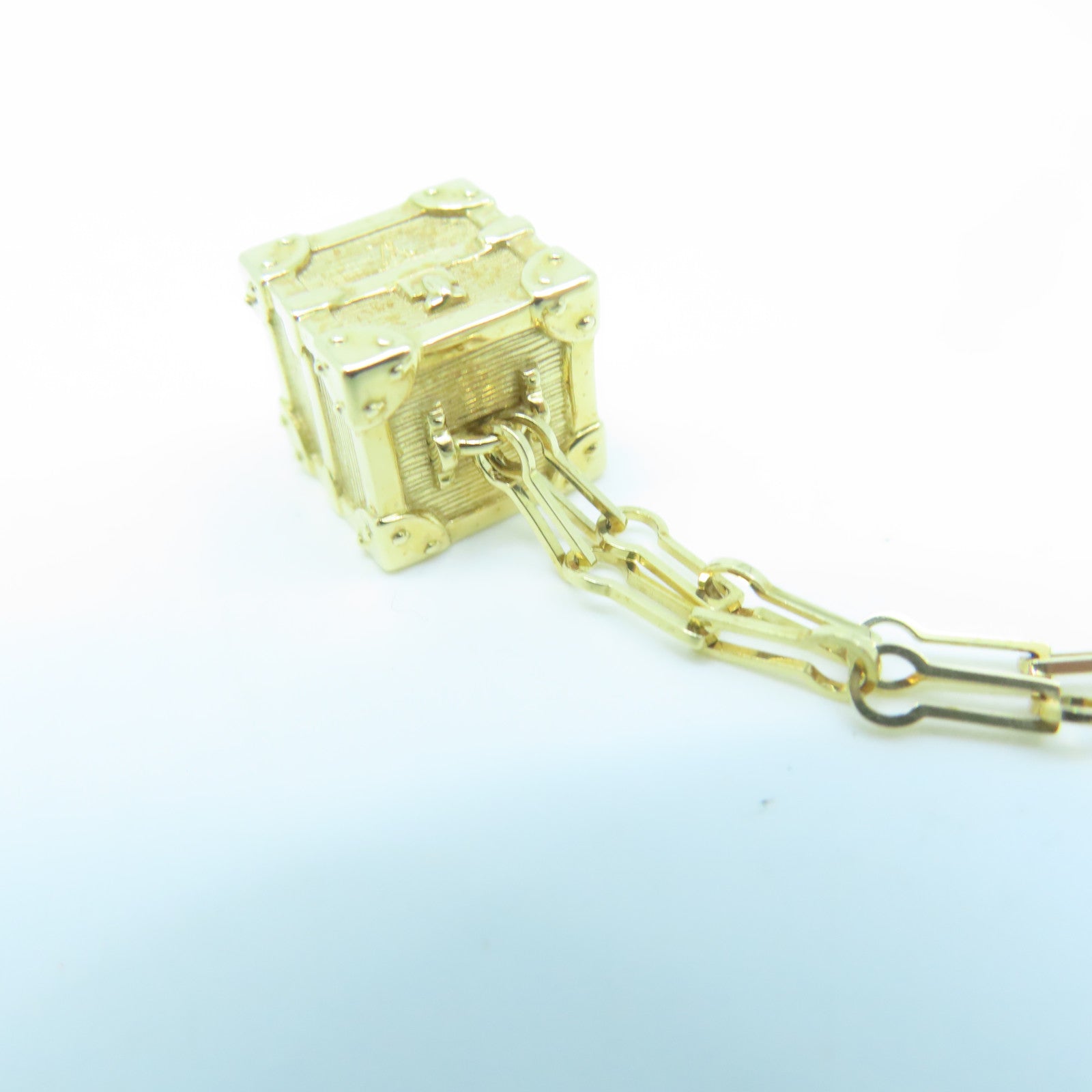 LOUIS VUITTON 18K Gold Necklace Necklace