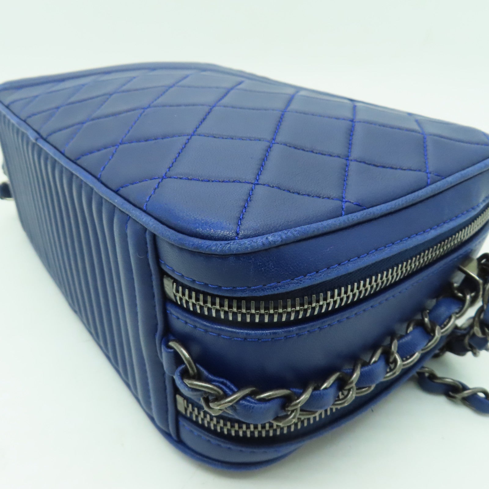 CHANEL 菱格牛皮皮革Coco Boy Camera Bag銀扣鏈帶肩背袋藍色