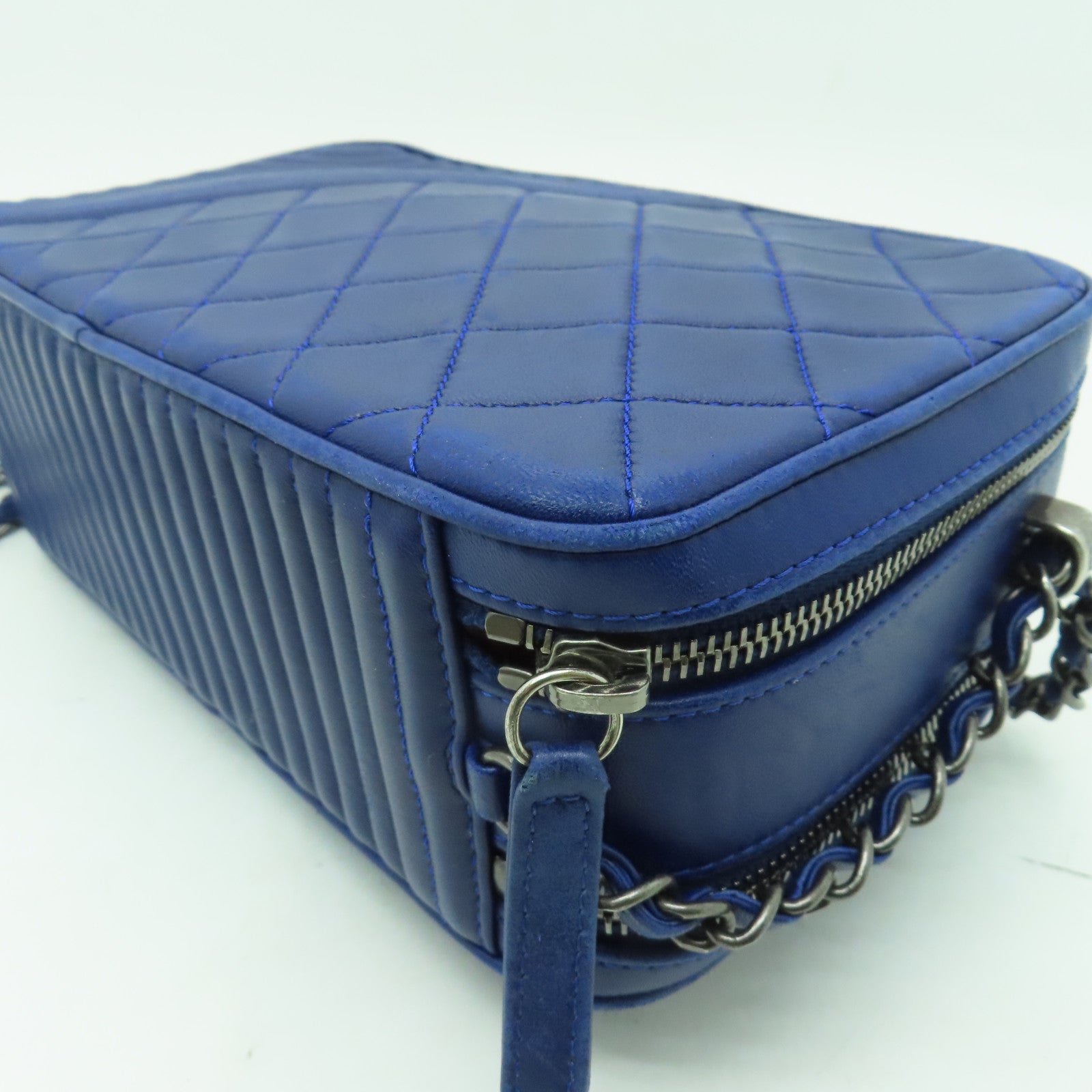 CHANEL 菱格牛皮皮革Coco Boy Camera Bag銀扣鏈帶肩背袋藍色