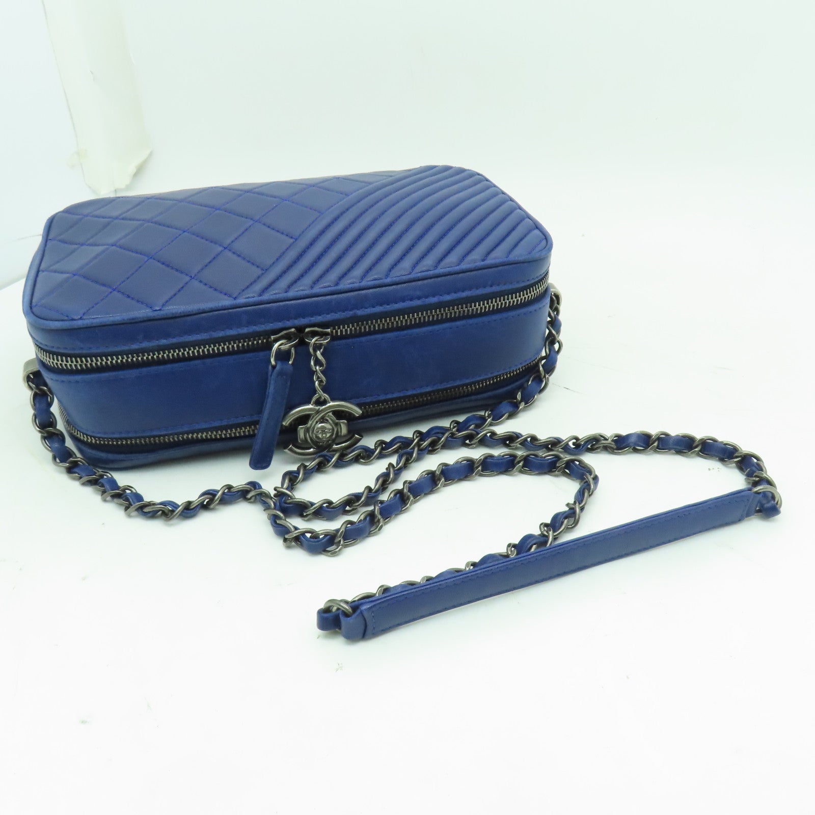 CHANEL 菱格牛皮皮革Coco Boy Camera Bag銀扣鏈帶肩背袋藍色