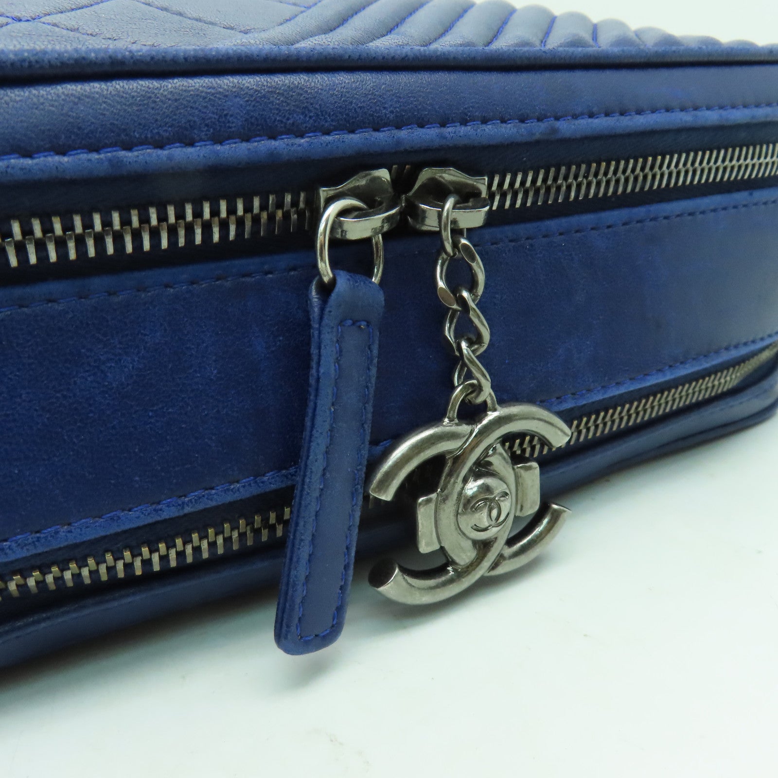 CHANEL 菱格牛皮皮革Coco Boy Camera Bag銀扣鏈帶肩背袋藍色