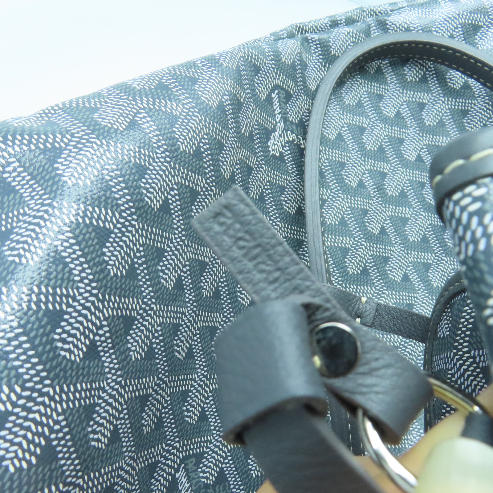 GOYARD 涂层帆布Saint Louis银扣手挽袋灰色