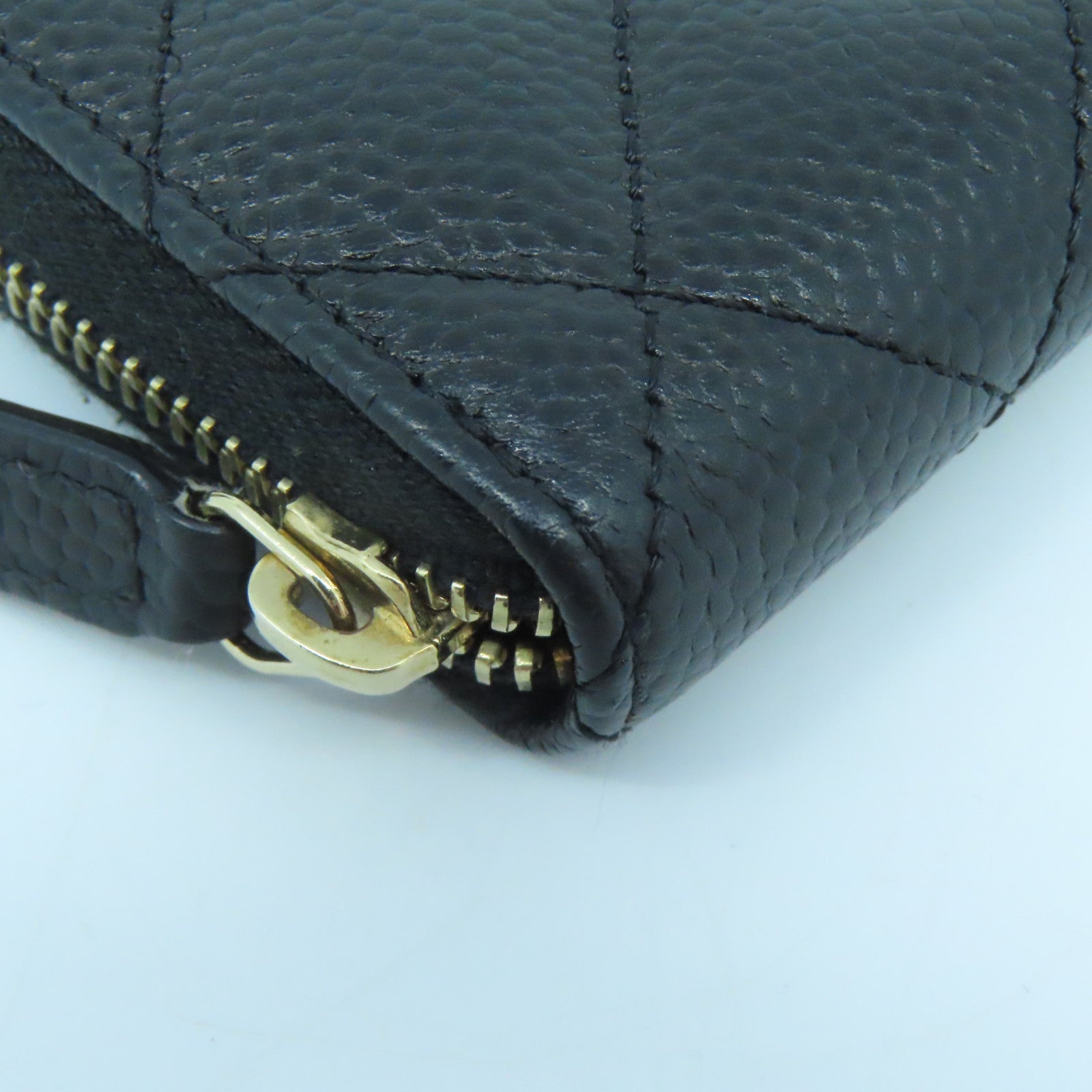 CHANEL Caviar皮革Wallet金扣钱包黑色