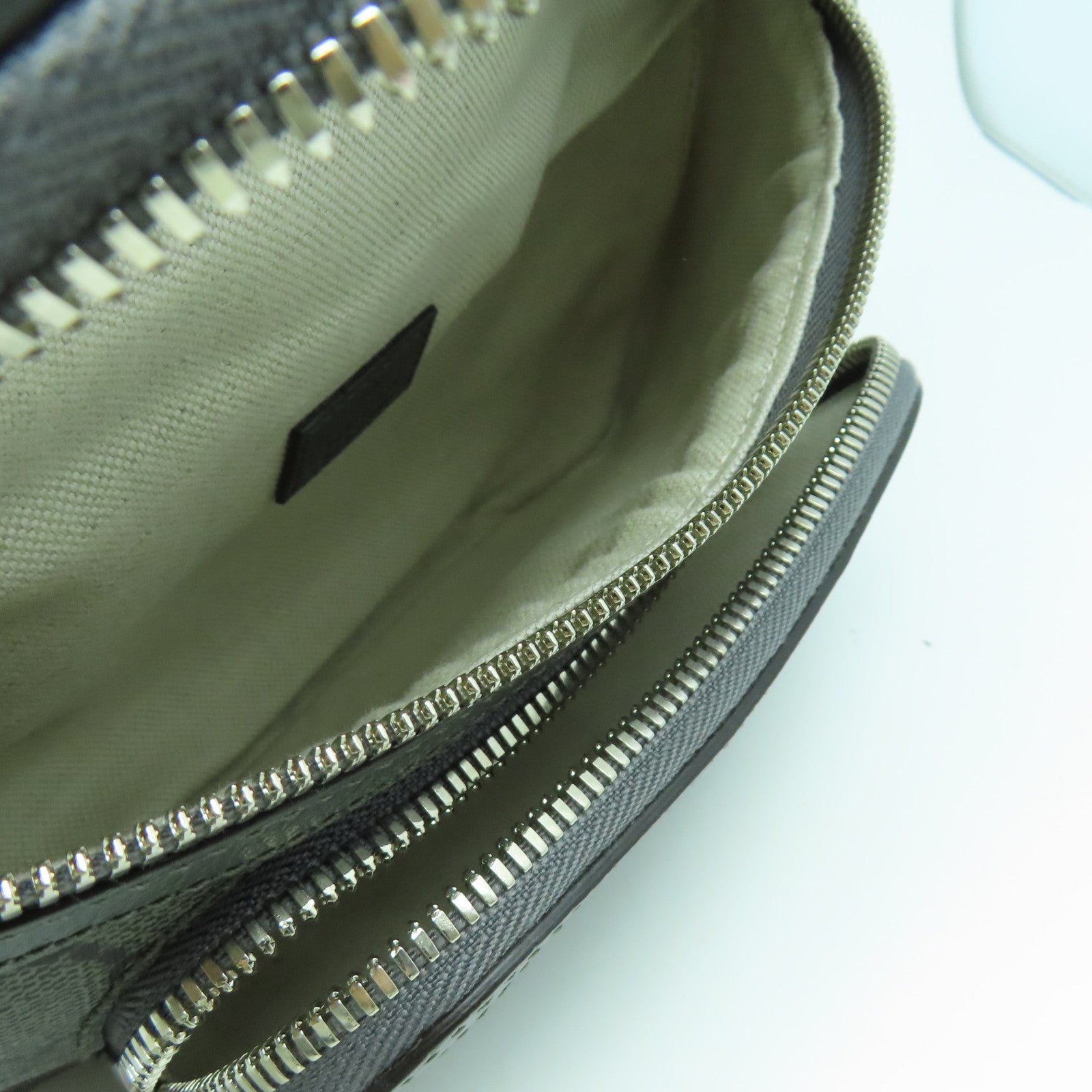 GUCCI 塗層帆布Shoulder Bag銀扣肩背袋灰色