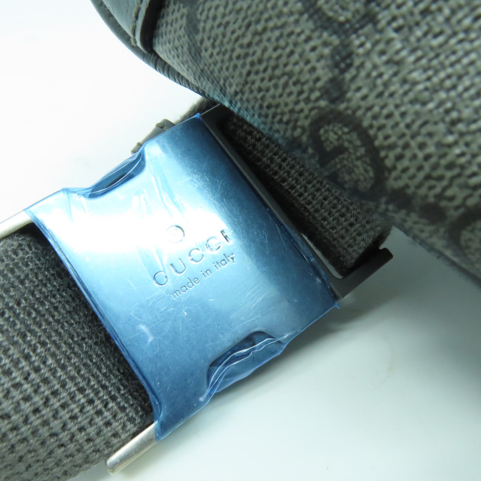 GUCCI 塗層帆布Shoulder Bag銀扣肩背袋灰色