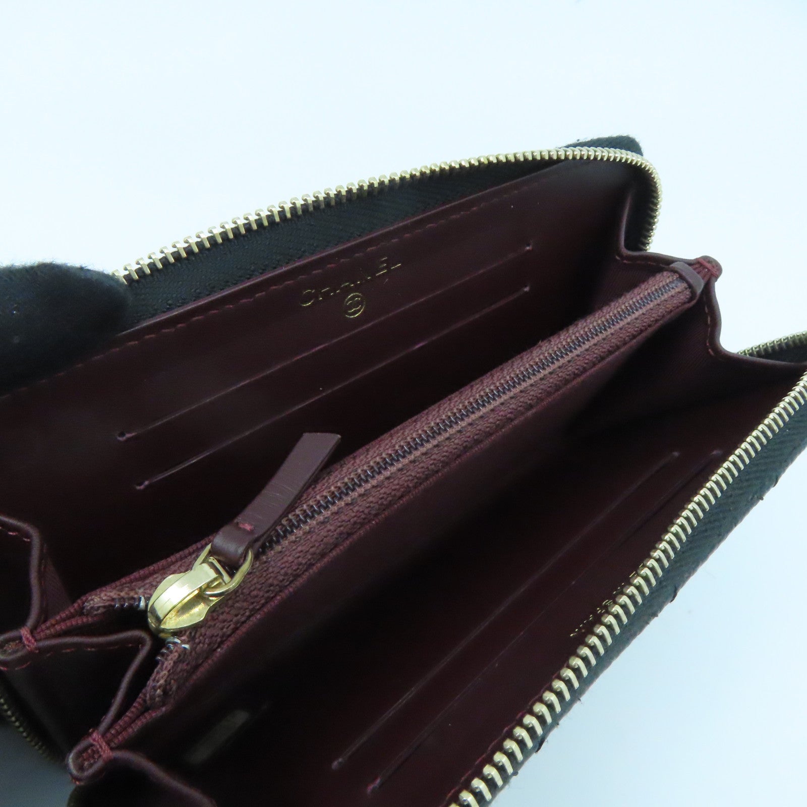 CHANEL Caviar皮革Wallet金扣钱包黑色