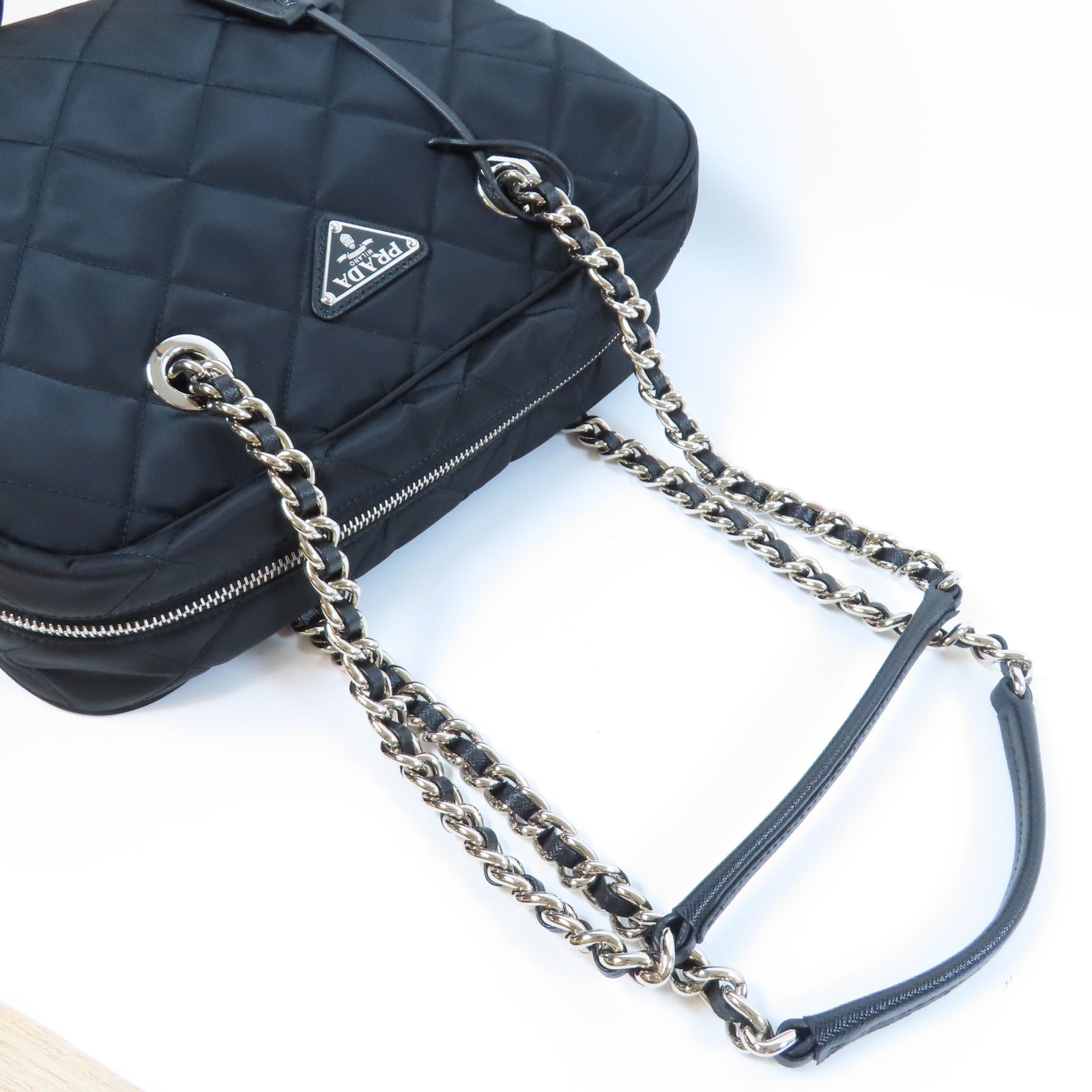 PRADA 菱格尼龍Shoulder Bag銀扣肩背袋黑色