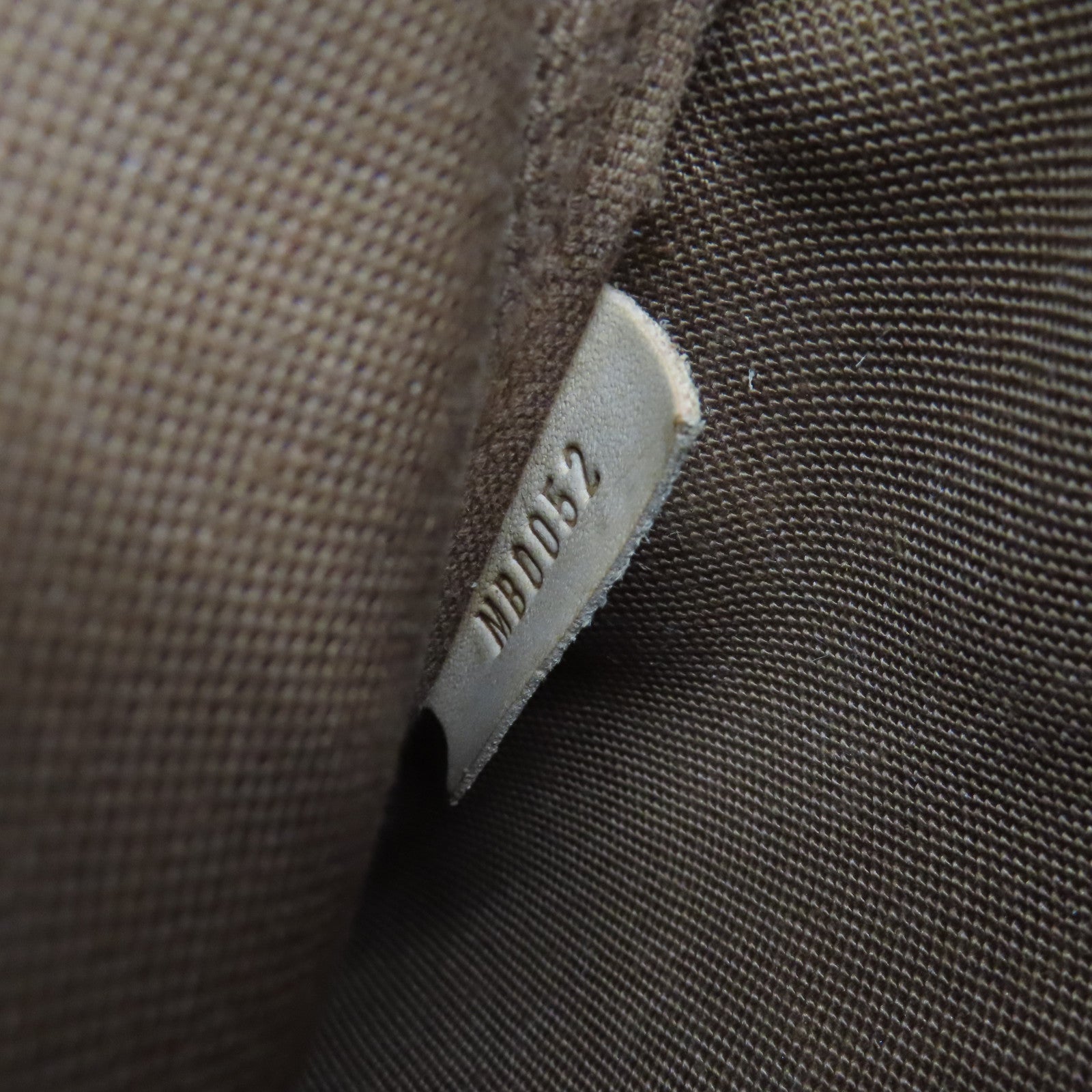 LOUIS VUITTON Monogram Saumur 30金扣肩背袋棕色