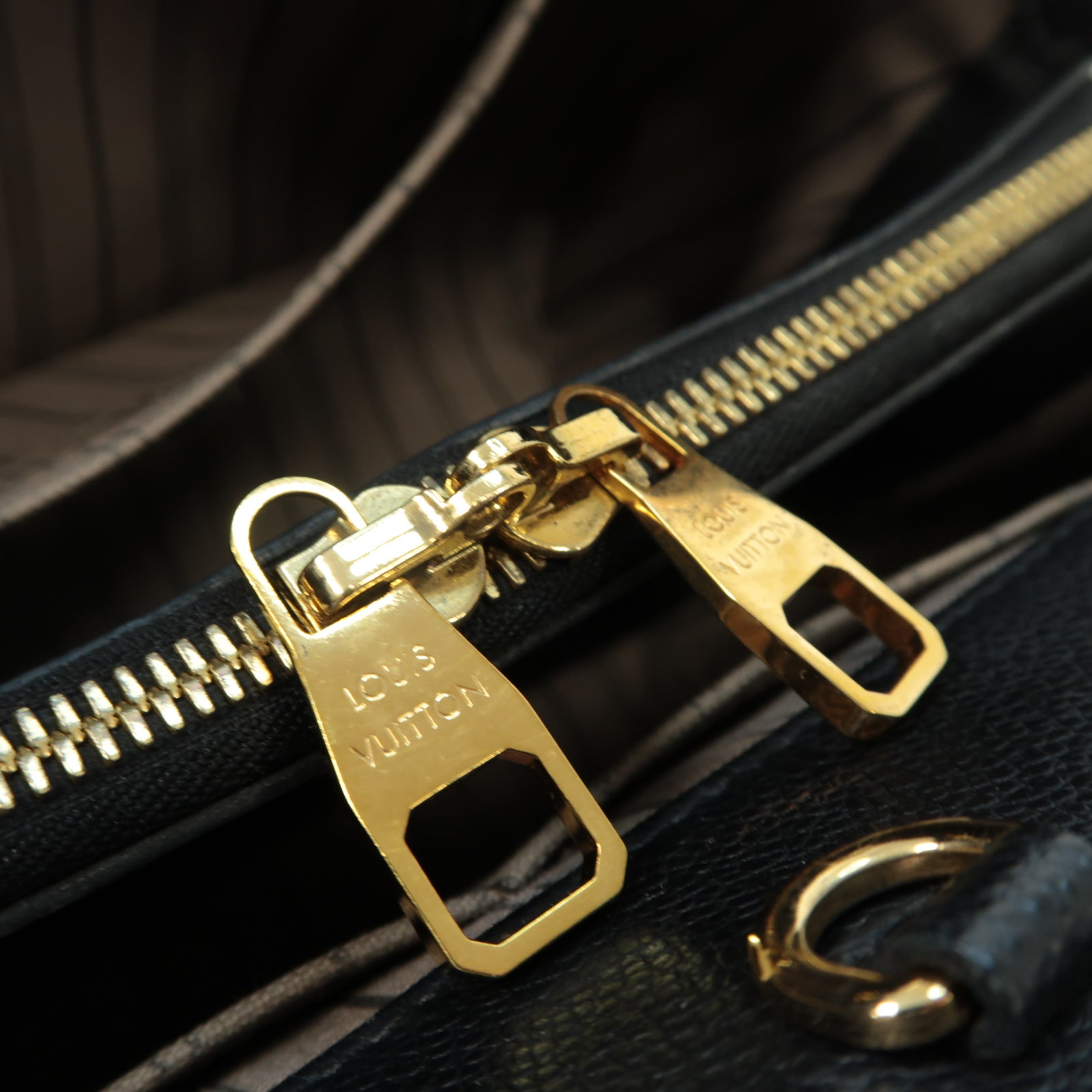 LOUIS VUITTON Monogram Empreinte Montaigne MM金扣手挽肩背兩用袋深藍色