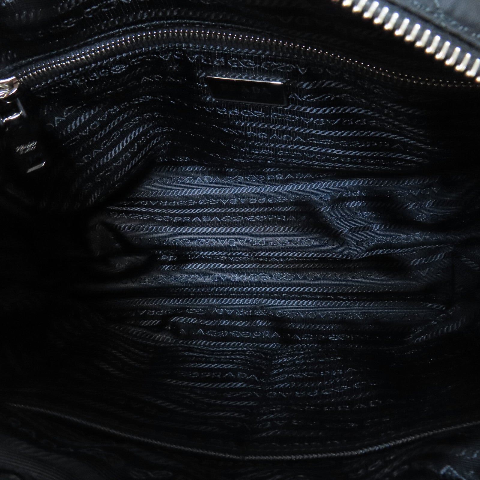 PRADA 菱格尼龍Shoulder Bag銀扣肩背袋黑色