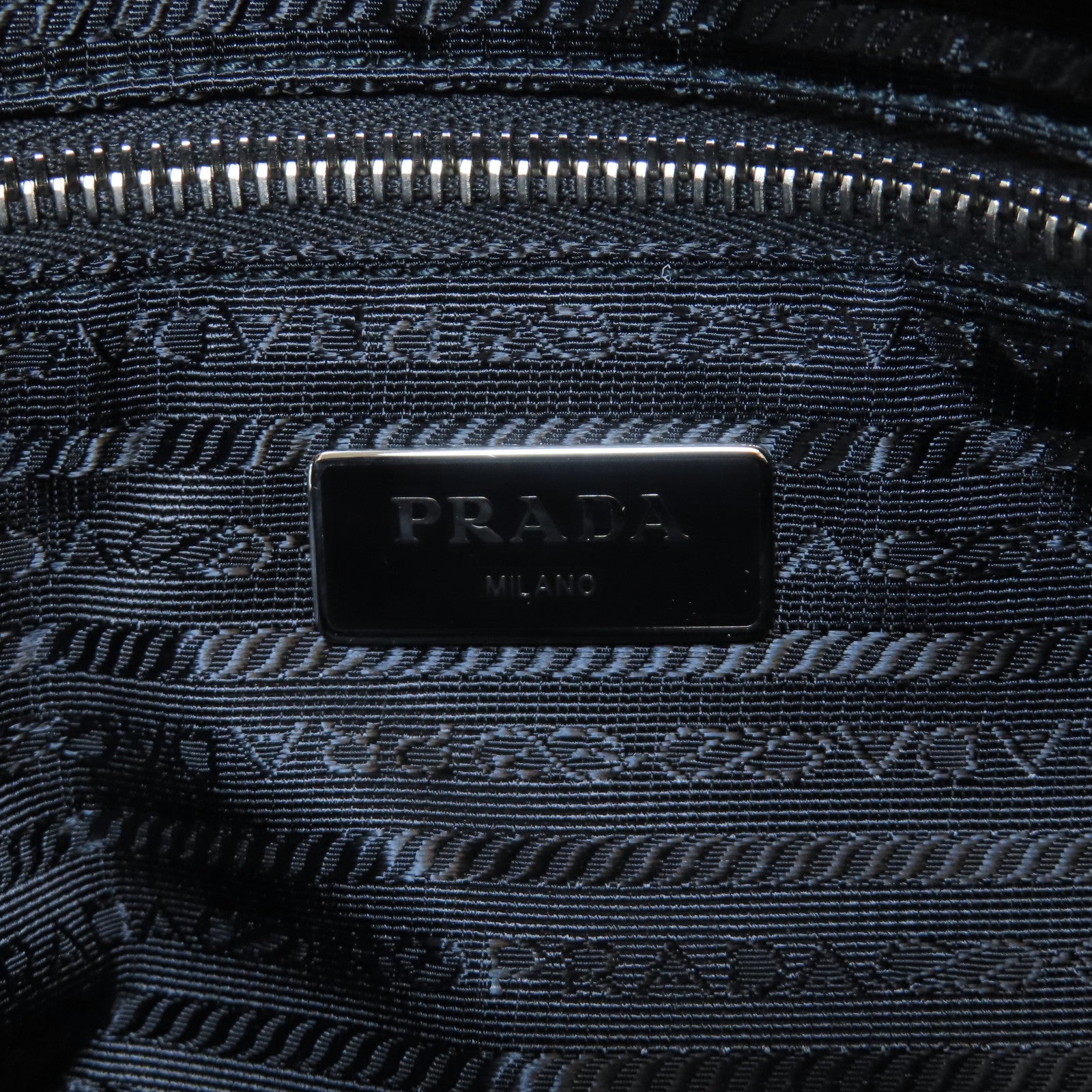 PRADA 菱格尼龍Shoulder Bag銀扣肩背袋黑色