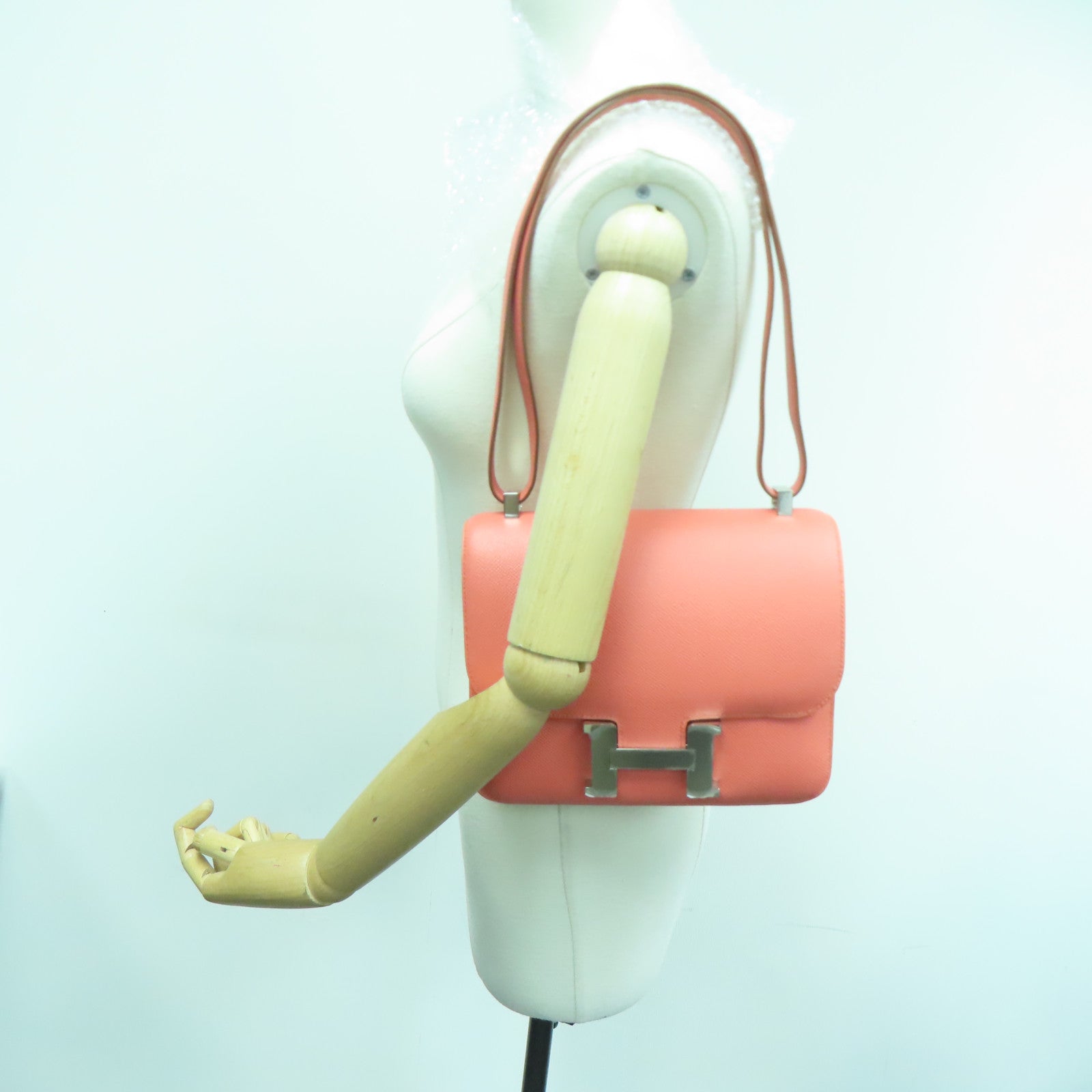 HERMES Epsom皮革Constance 24银扣肩背袋Flamingo