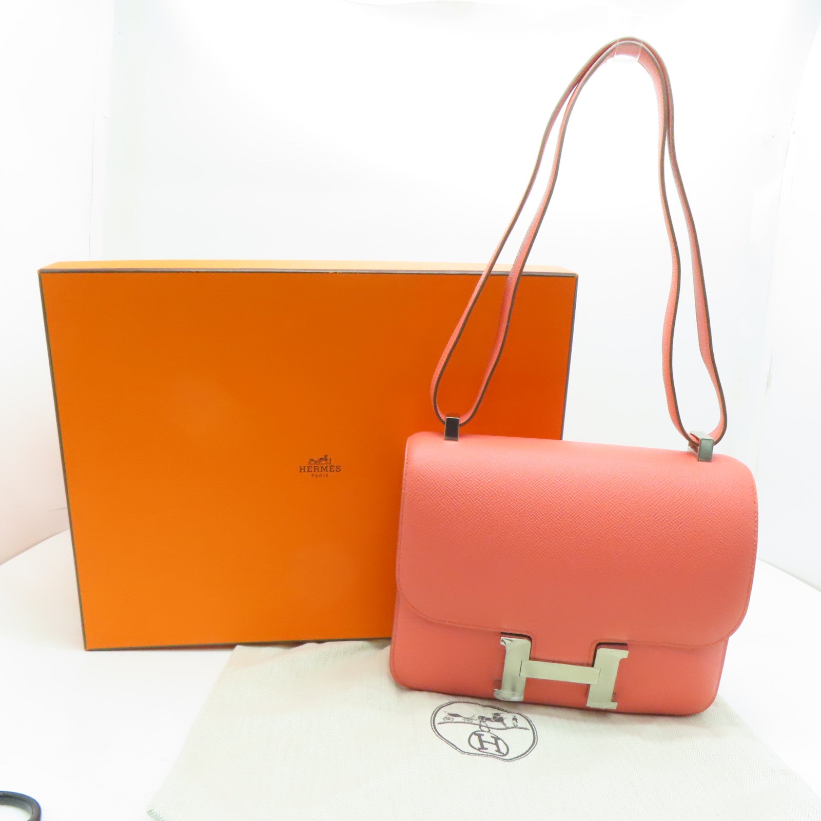 HERMES Epsom皮革Constance 24银扣肩背袋Flamingo