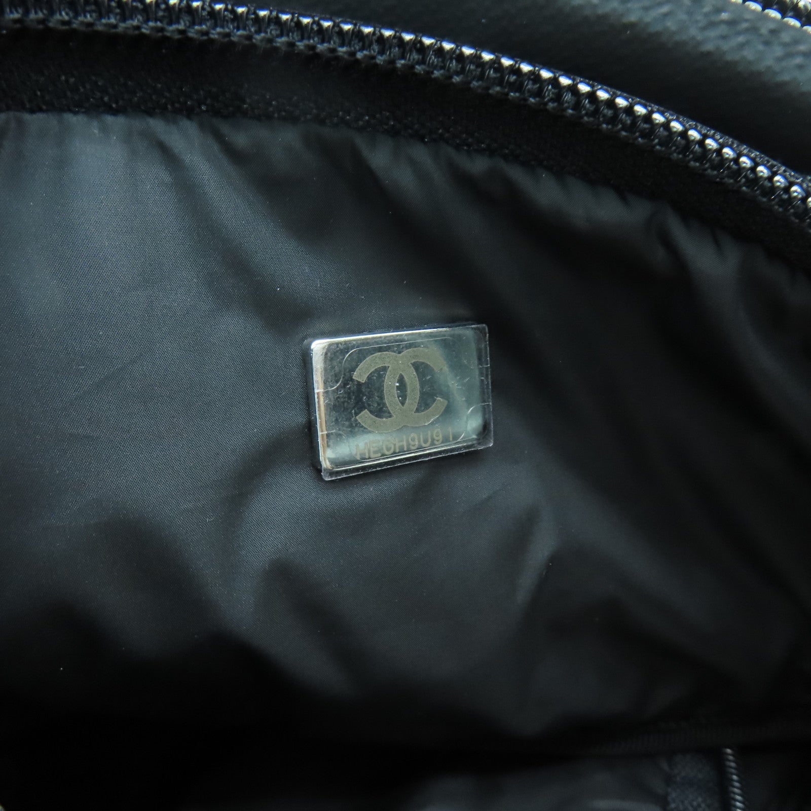 CHANEL 尼龍Coco Neige Convertible Flap銀扣背包黑色/白色