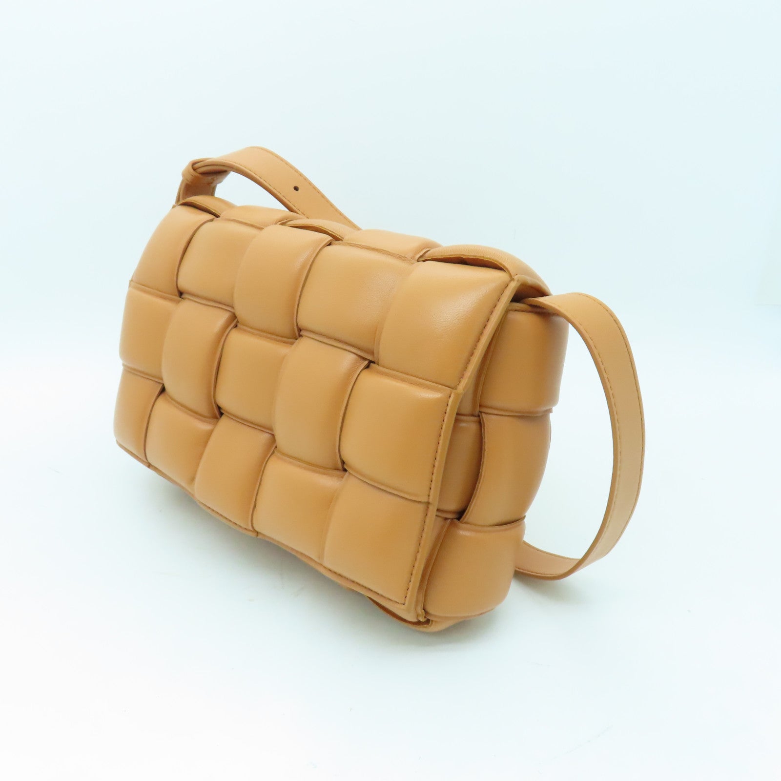 BOTTEGA VENETA 皮革Casstte金扣肩背袋啡色