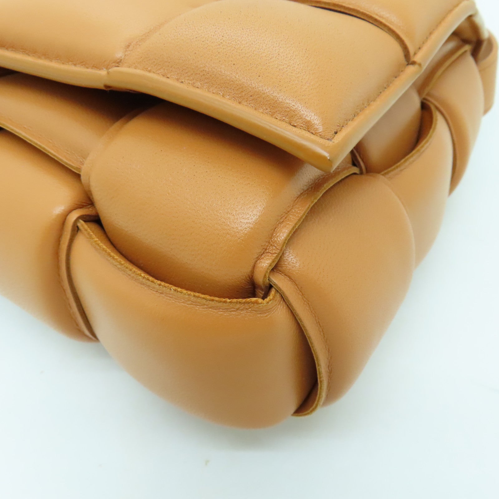 BOTTEGA VENETA 皮革Casstte金扣肩背袋啡色