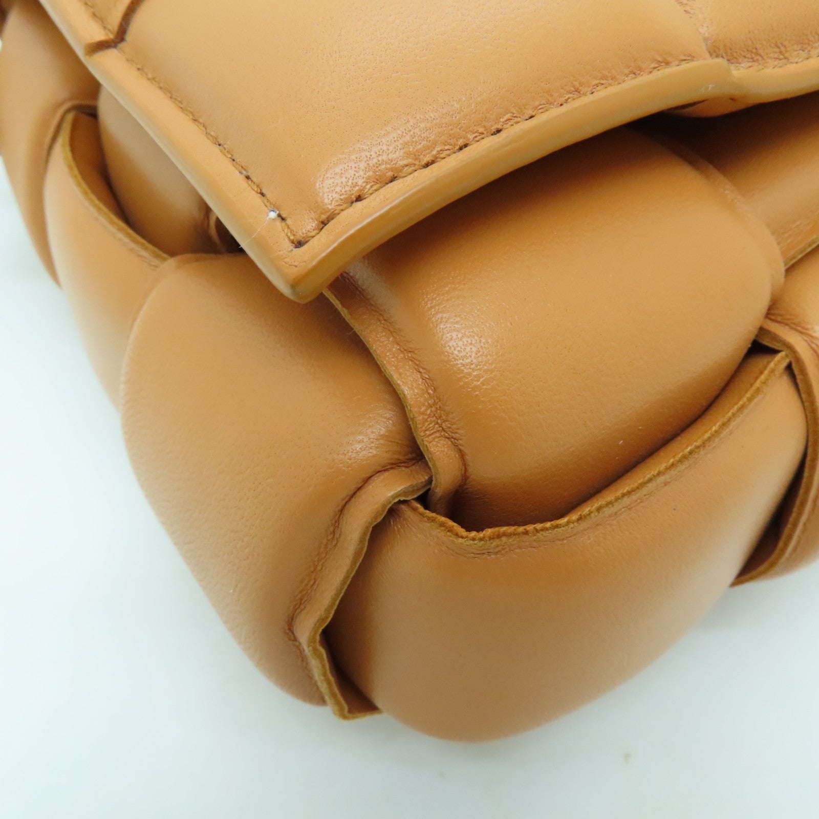 BOTTEGA VENETA 皮革Casstte金扣肩背袋啡色