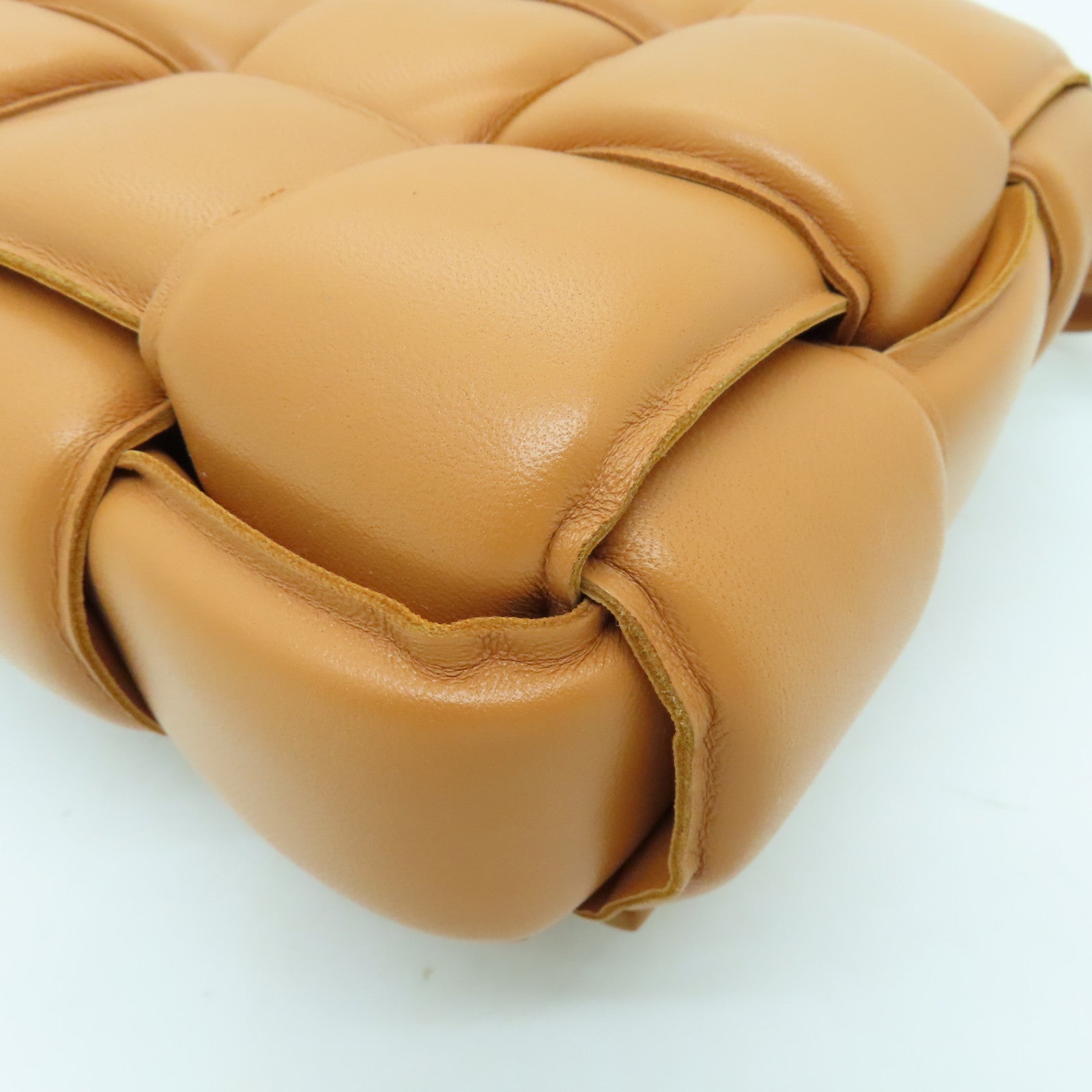 BOTTEGA VENETA 皮革Casstte金扣肩背袋啡色