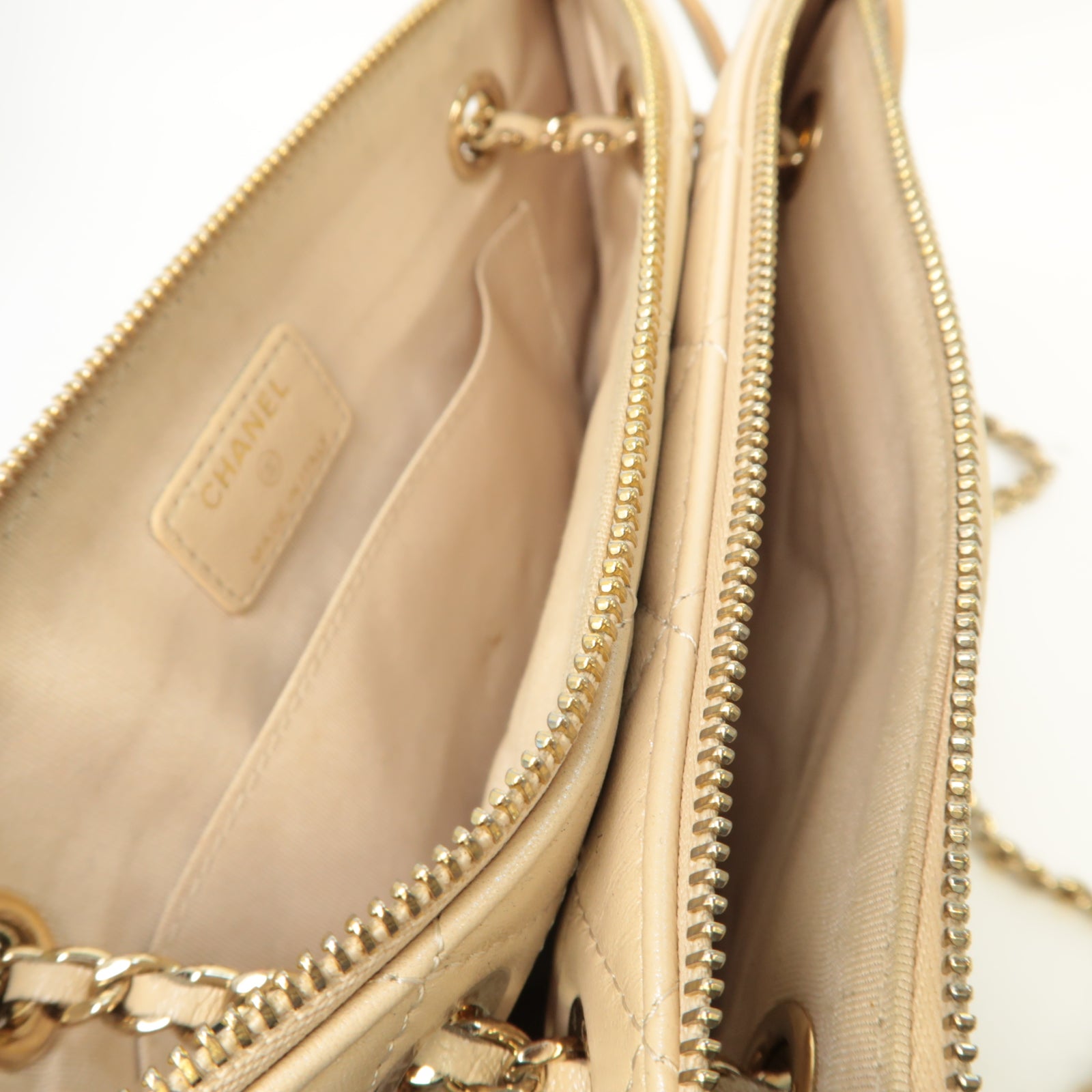 CHANEL 菱格牛皮皮革Chain Shoulder Bag金扣鏈帶肩背袋米色