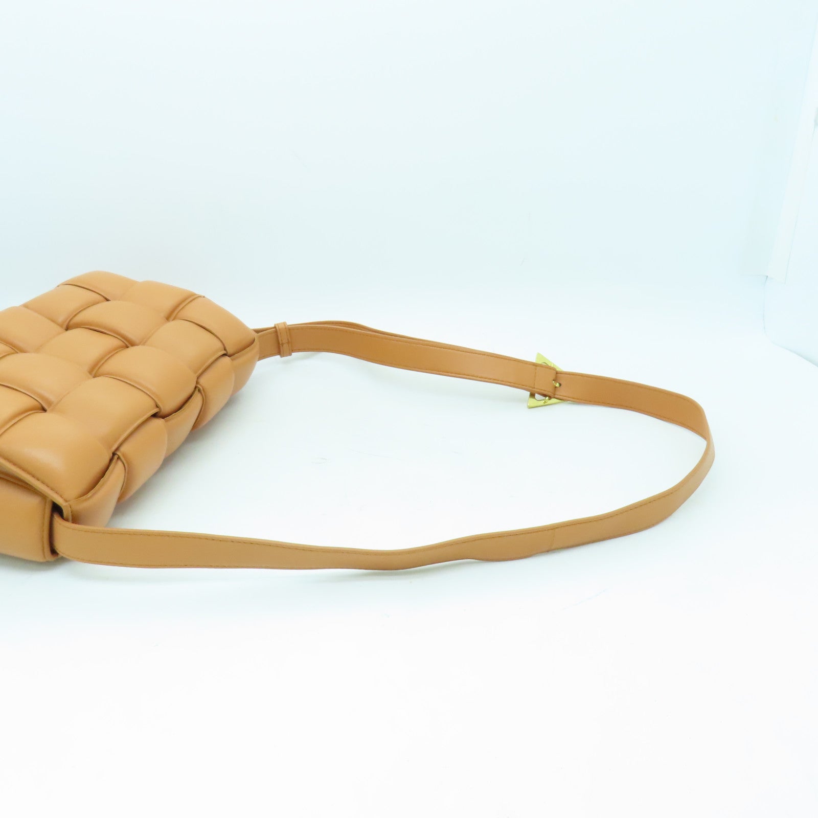BOTTEGA VENETA 皮革Casstte金扣肩背袋啡色