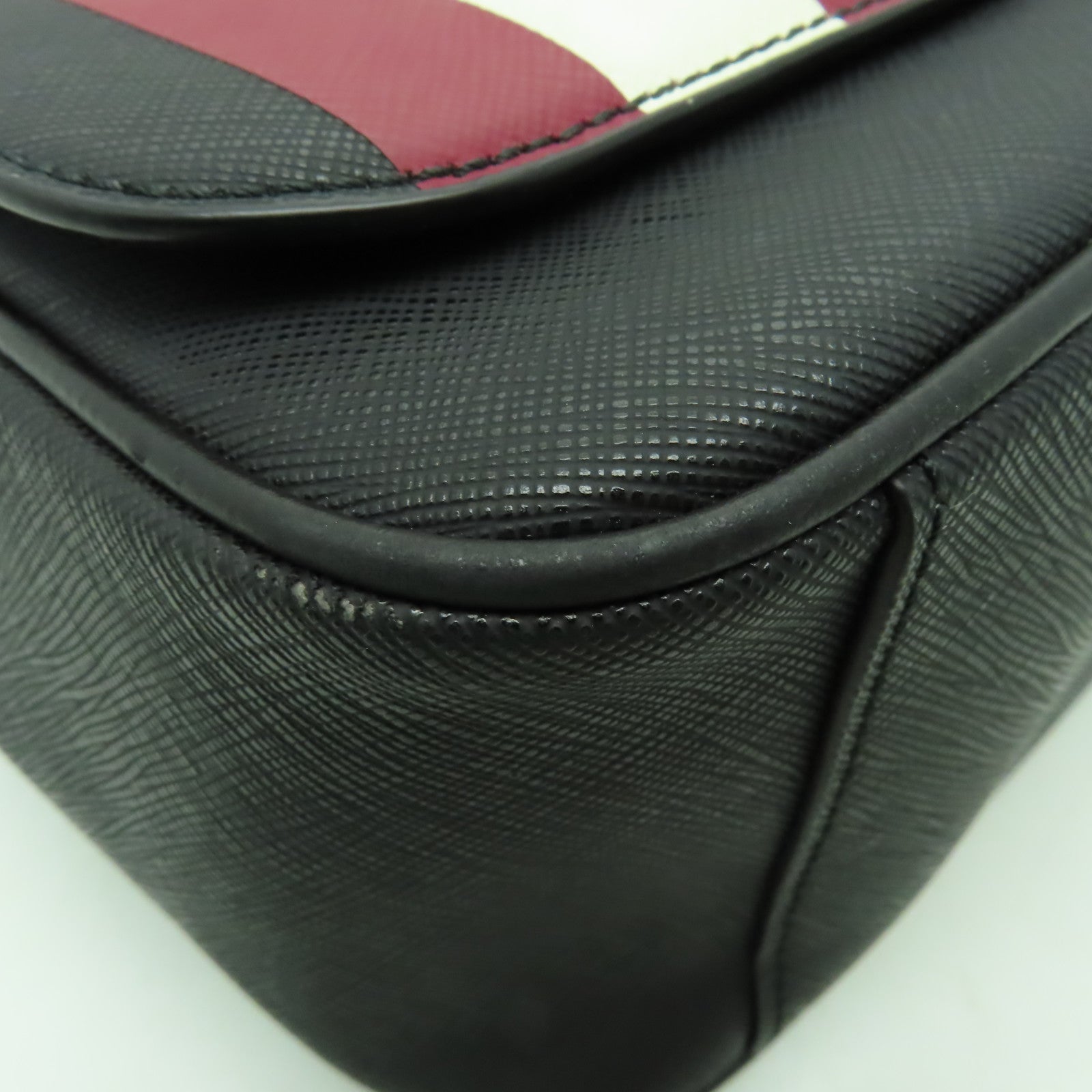 BALLY 塗層帆布Shoulder Bag銀扣肩背袋黑色