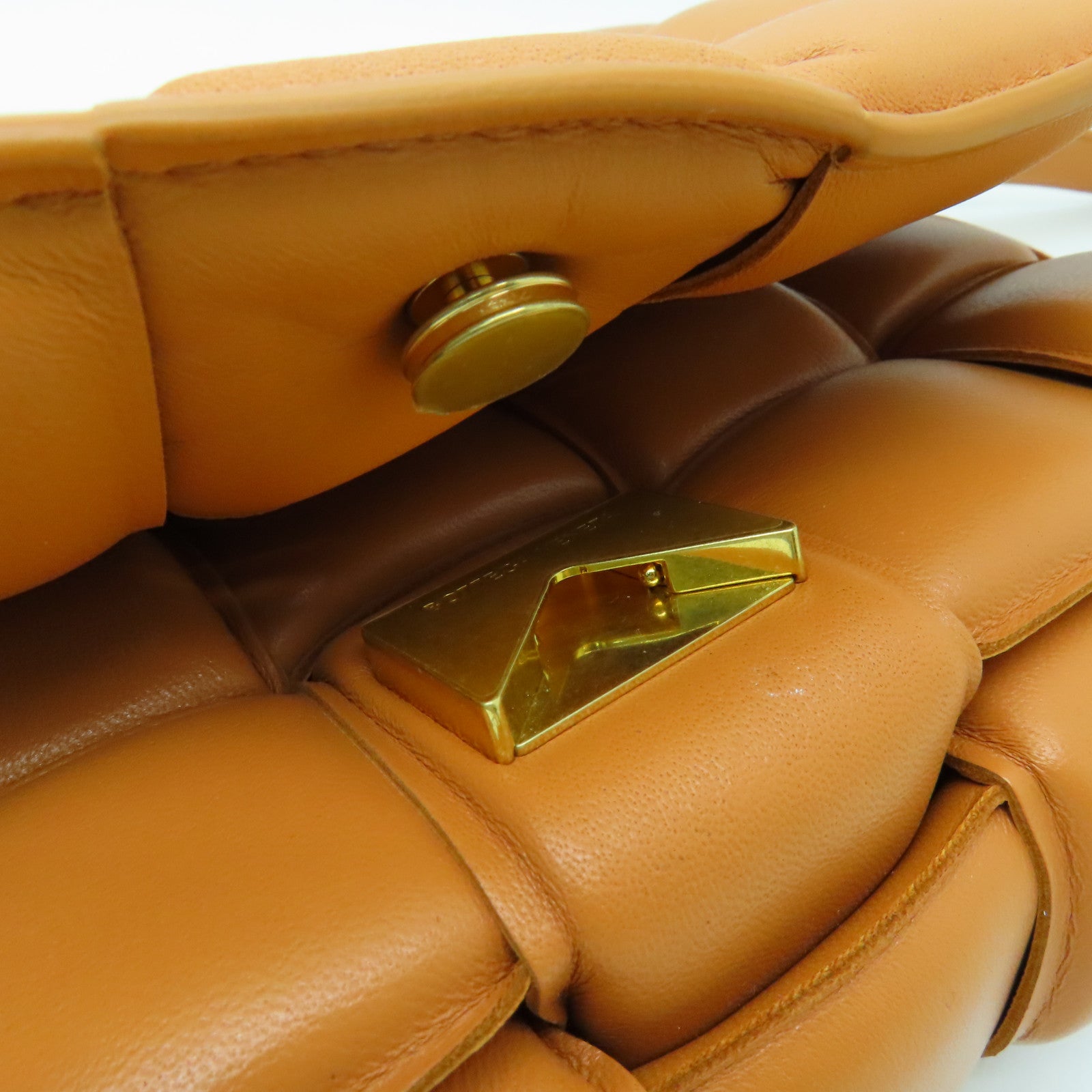 BOTTEGA VENETA 皮革Casstte金扣肩背袋啡色