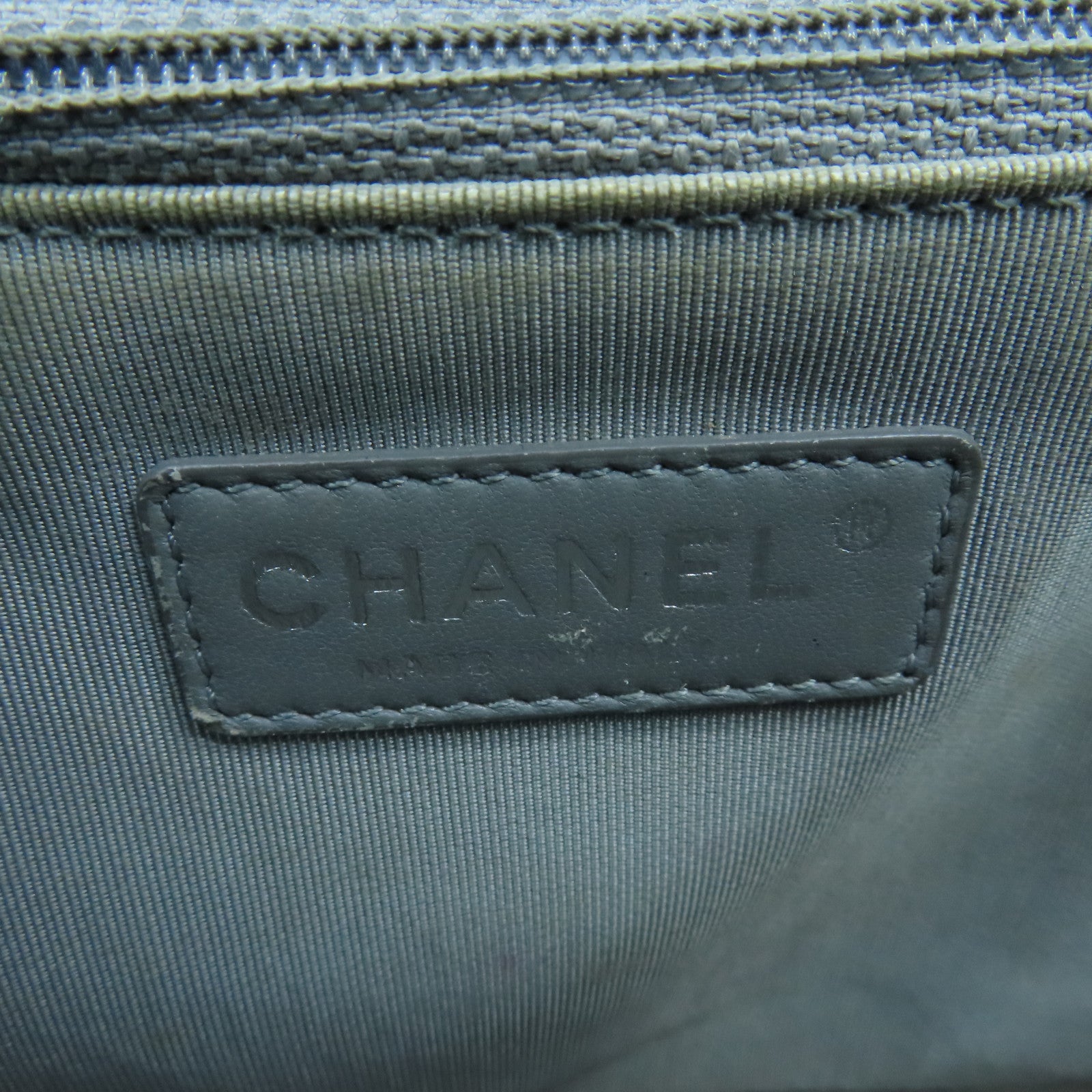 CHANEL rhombic cowhide leather Boy Chanel 28cm silver buckle chain shoulder bag dark blue