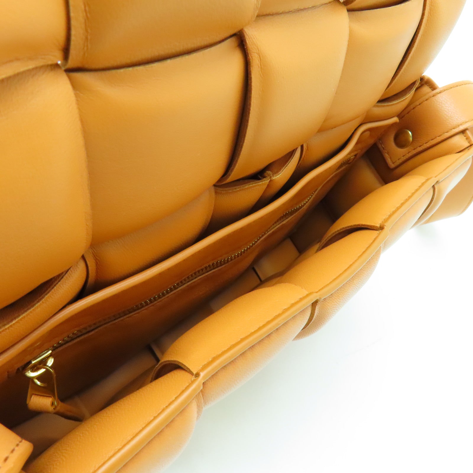 BOTTEGA VENETA 皮革Casstte金扣肩背袋啡色