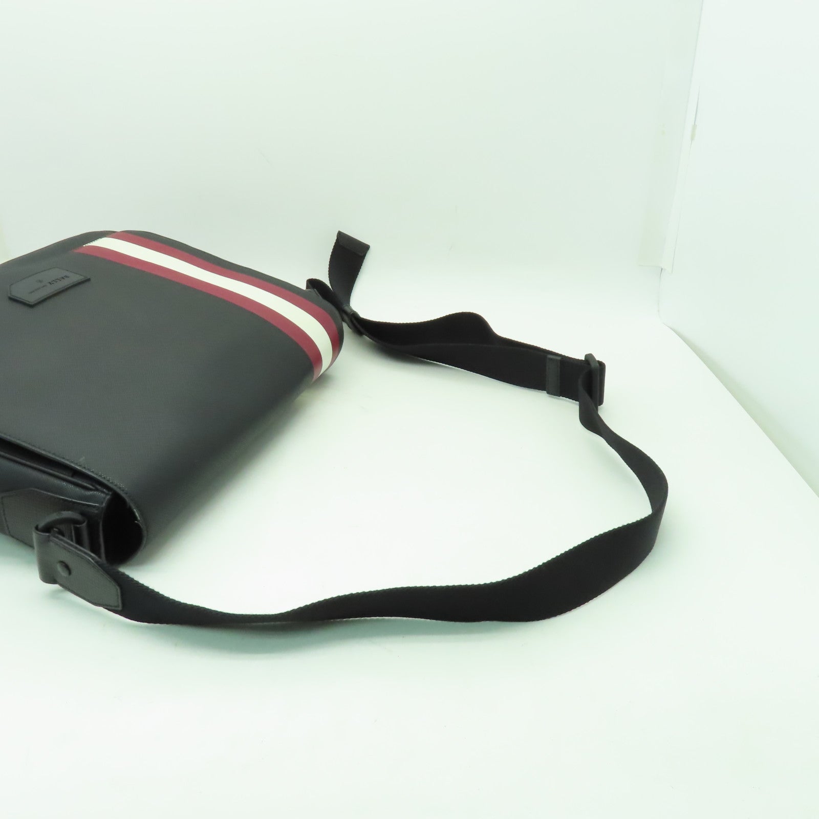 BALLY 塗層帆布Shoulder Bag銀扣肩背袋黑色