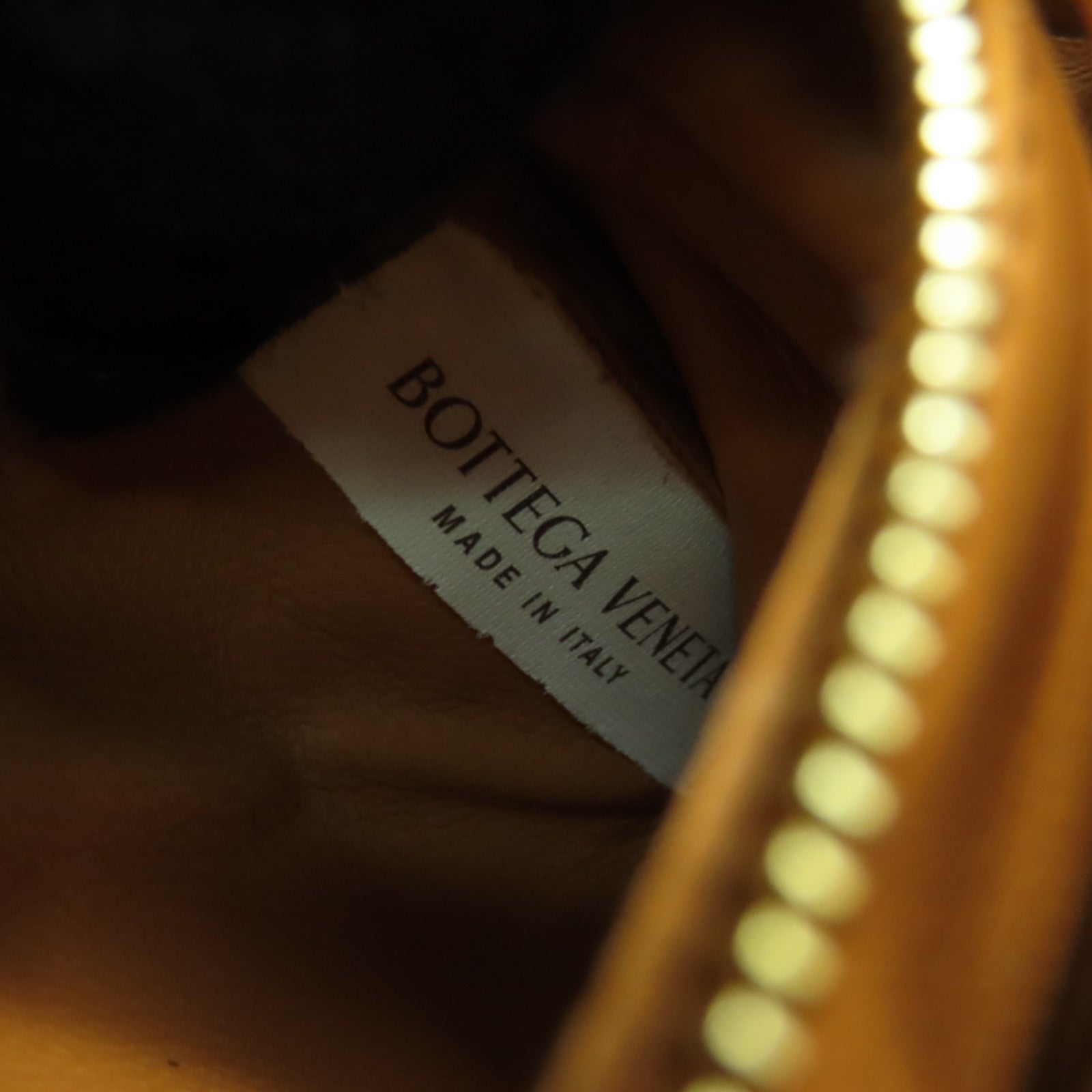 BOTTEGA VENETA 皮革Casstte金扣肩背袋啡色