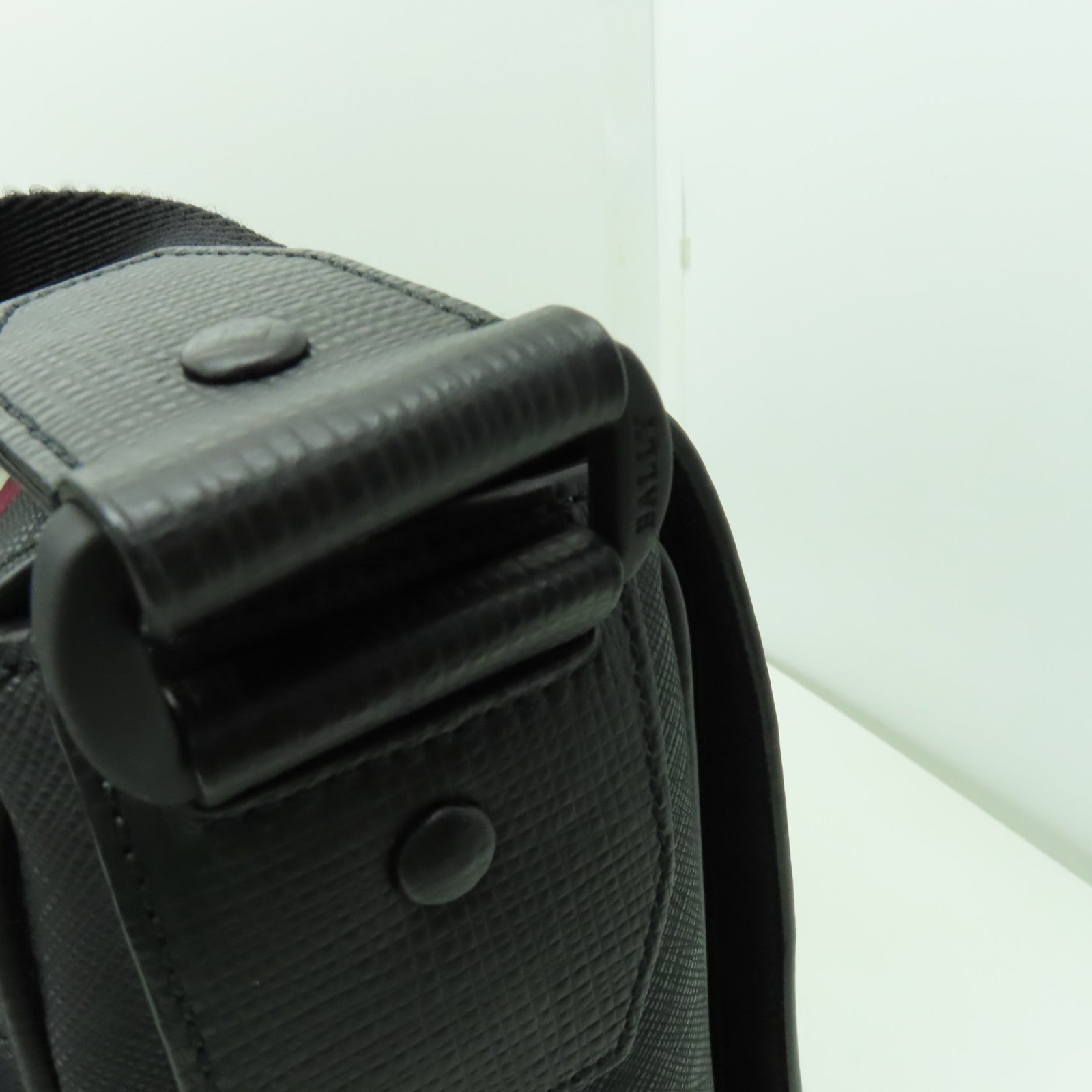 BALLY 塗層帆布Shoulder Bag銀扣肩背袋黑色