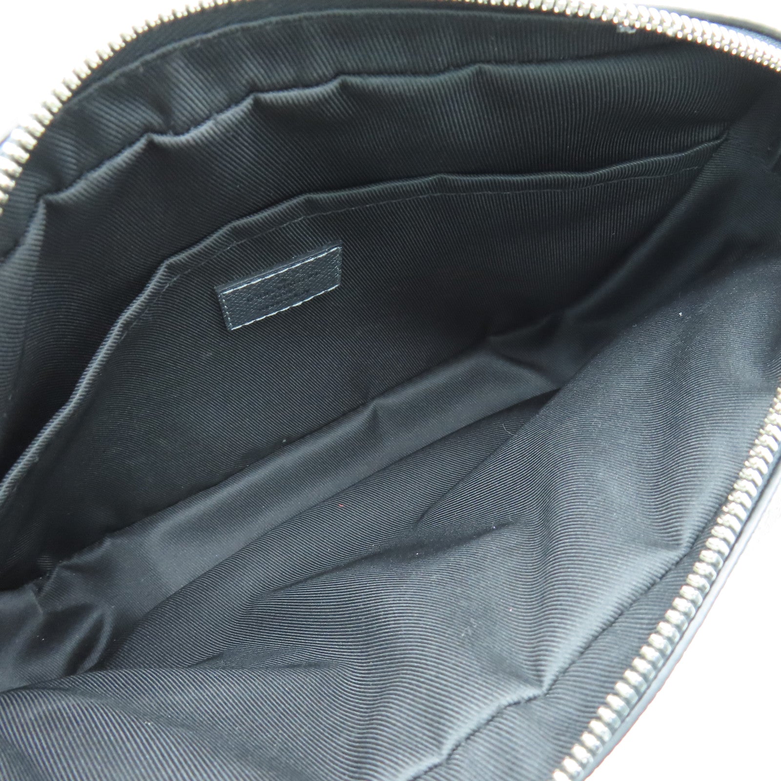 LOUIS VUITTON Taiga Outdoor Messenger銀扣肩背袋銀色