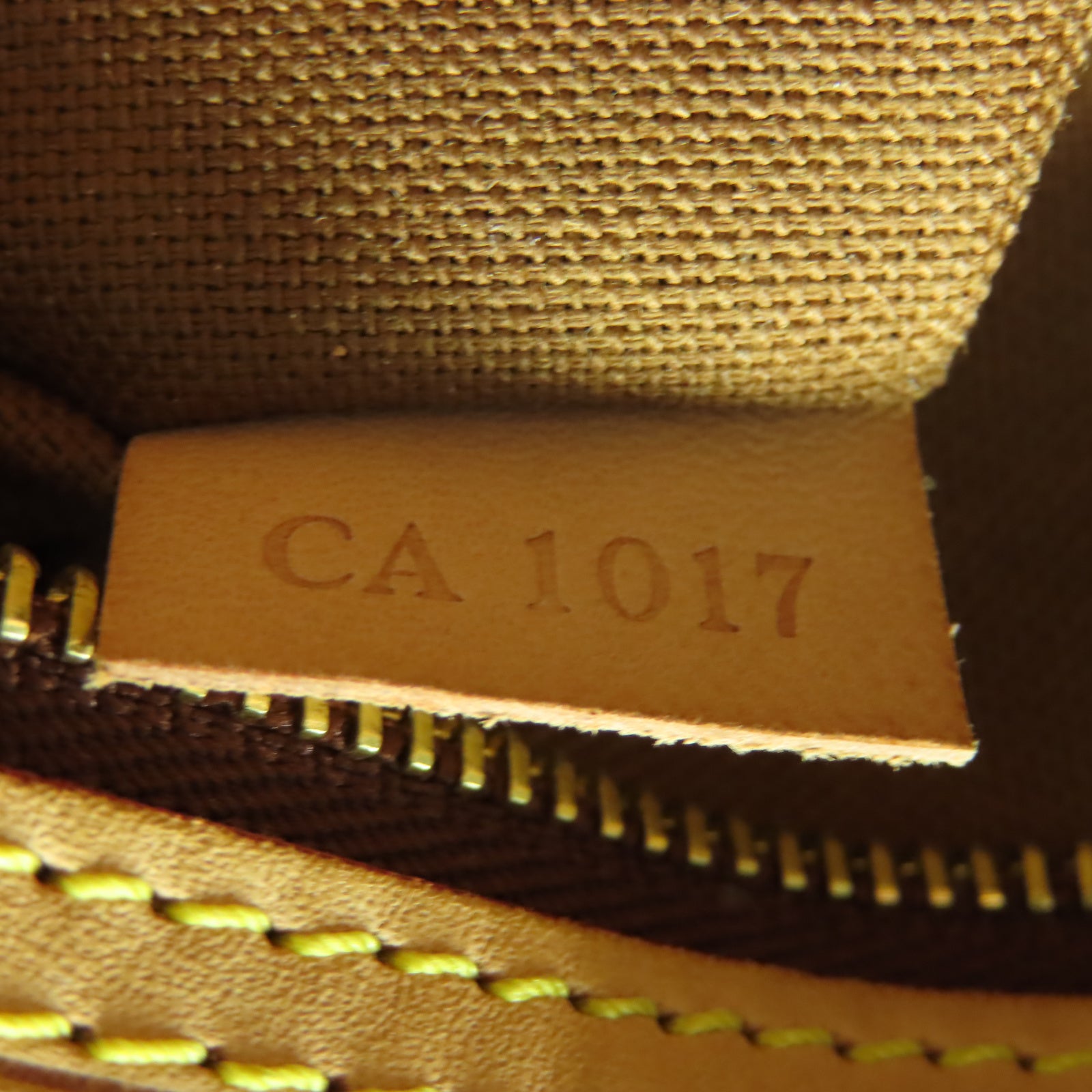 LOUIS VUITTON Monogram Abbesses Messenger金扣肩背袋棕色