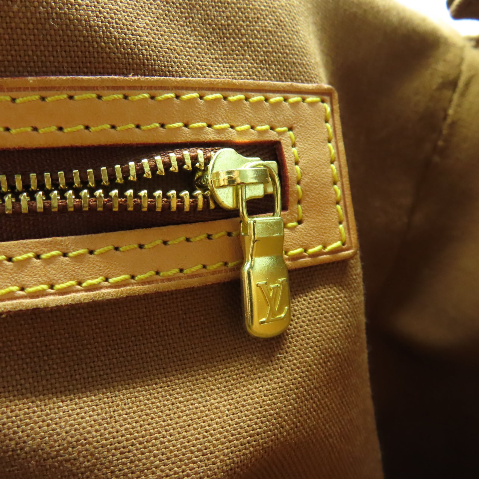 LOUIS VUITTON Monogram Abbesses Messenger金扣肩背袋棕色