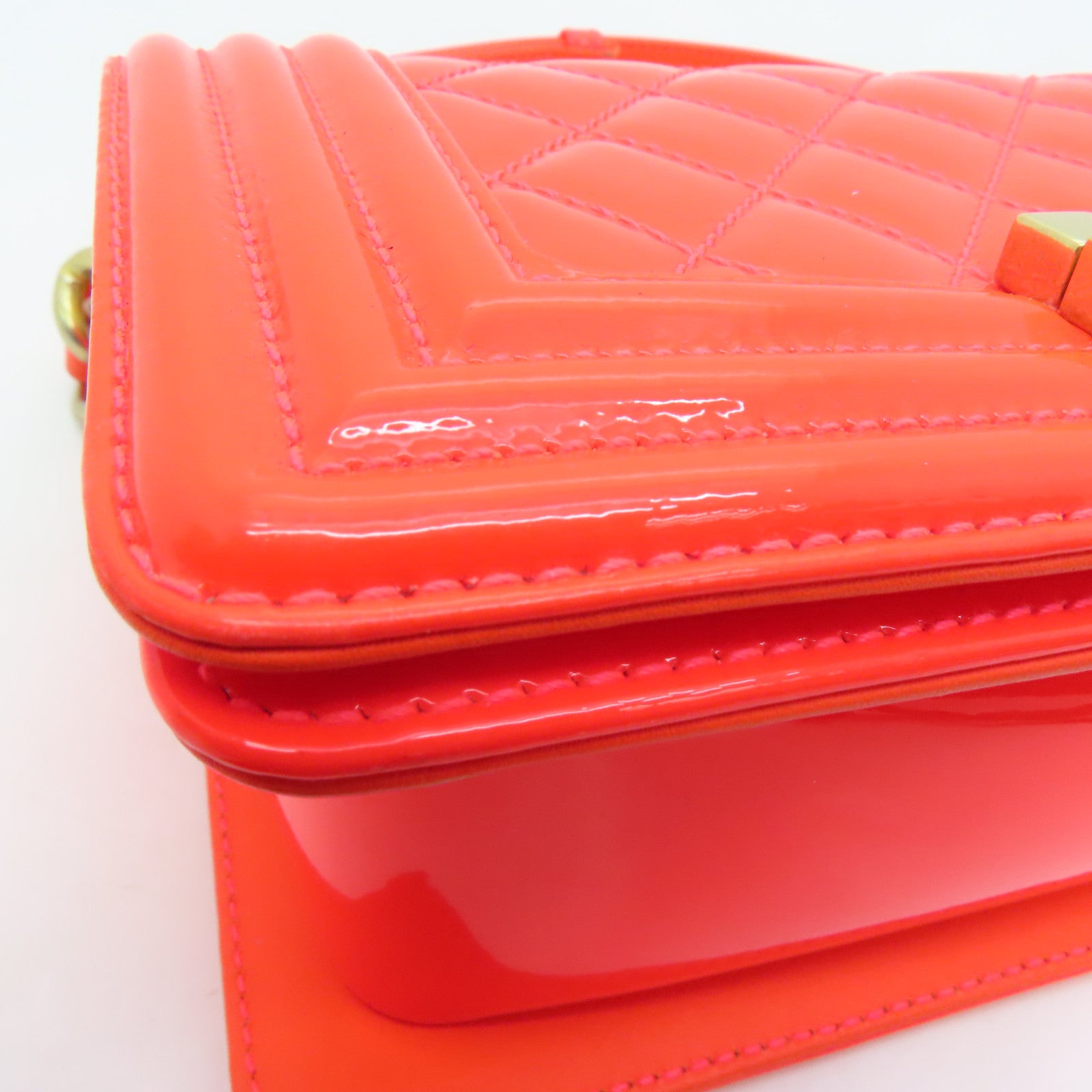 CHANEL diamond patent leather Boy Chanel Shoulder Bag gold buckle chain shoulder bag orange