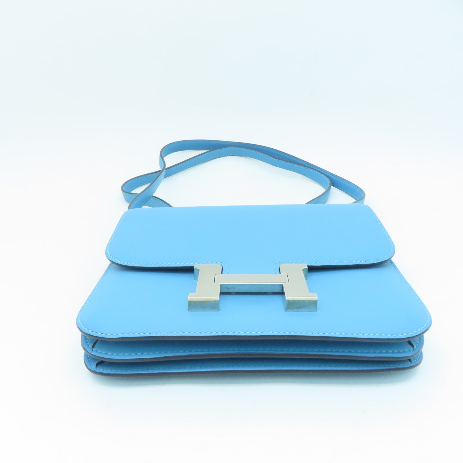 HERMES Swift皮革Constance Mini銀扣肩背袋Bleu Du Nord藍色