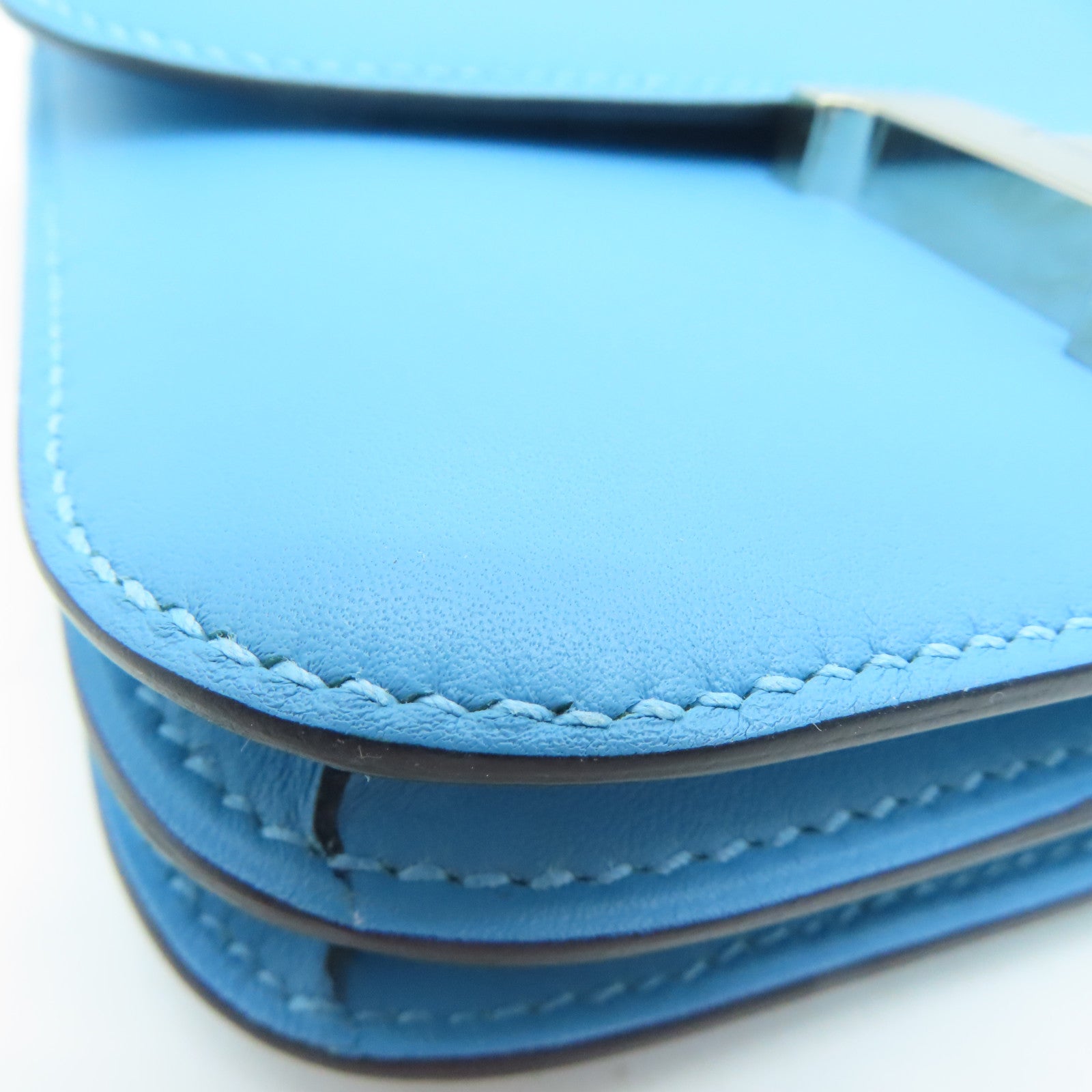 HERMES Swift皮革Constance Mini銀扣肩背袋Bleu Du Nord藍色