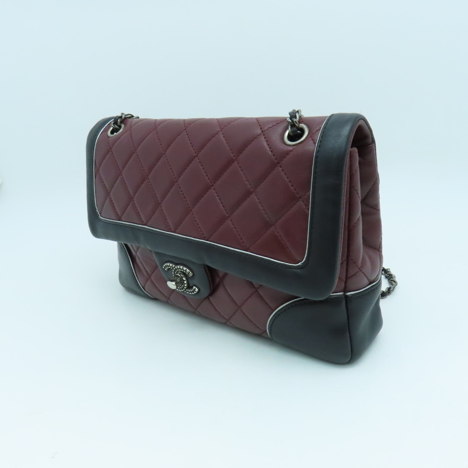 CHANEL diamond lambskin leather Chain Shoulder silver buckle shoulder bag black / maroon