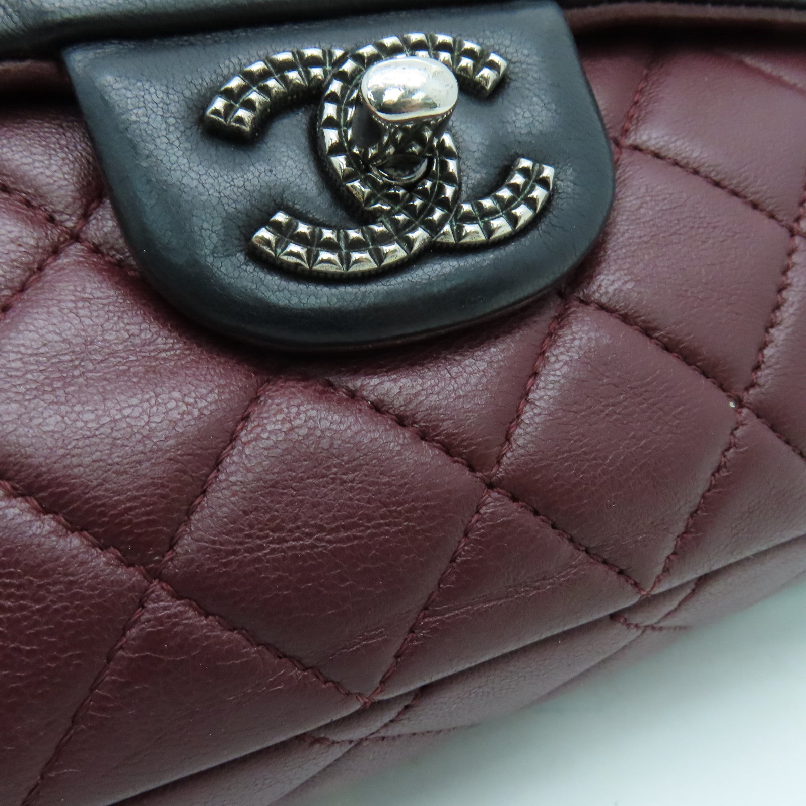 CHANEL diamond lambskin leather Chain Shoulder silver buckle shoulder bag black / maroon