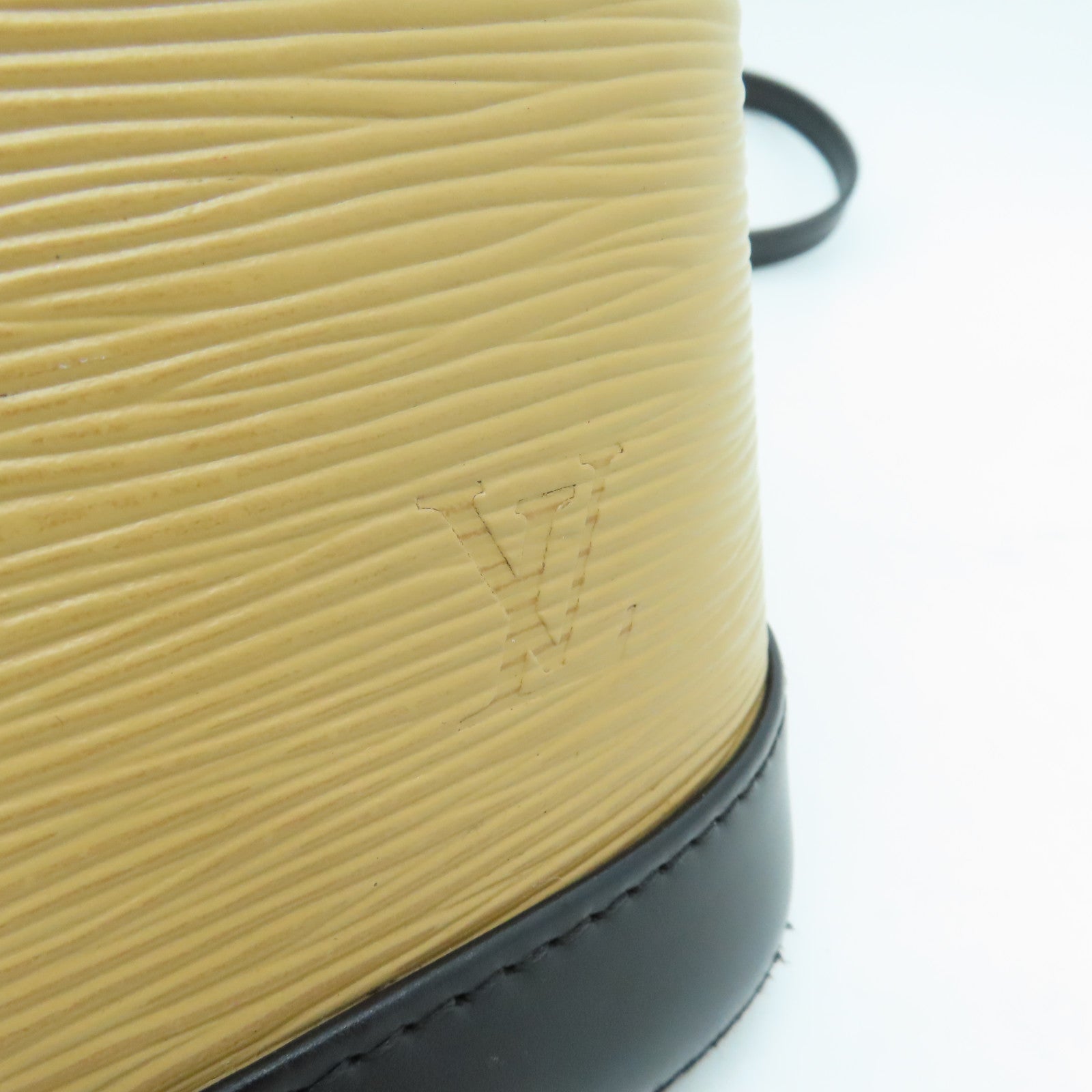 LOUIS VUITTON Epi Alma BB銀扣肩背袋棕色