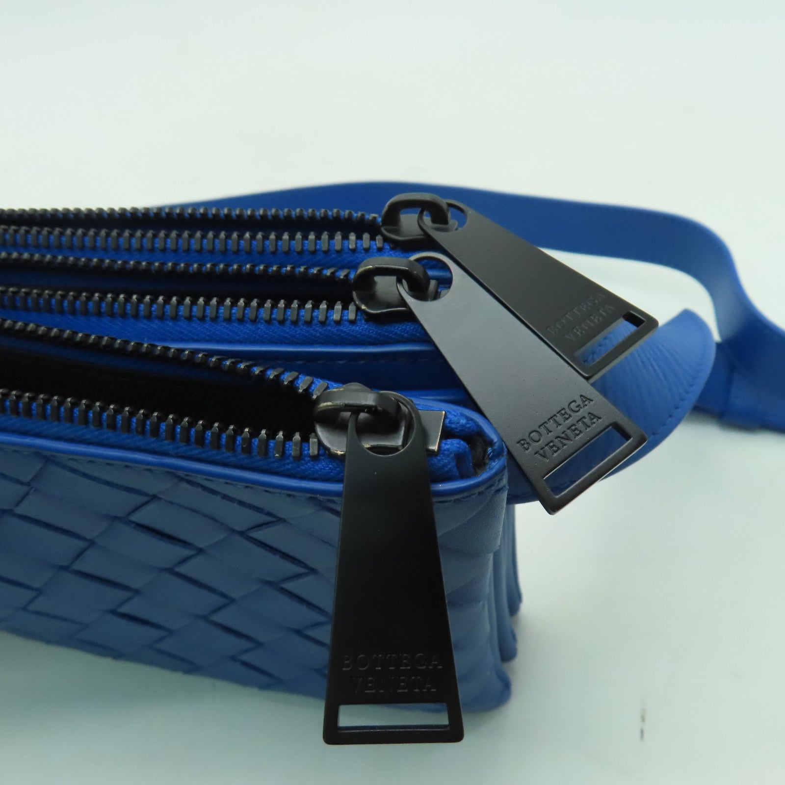 BOTTEGA VENETA 織紋皮革Shoulder Bag黑扣肩背袋藍色