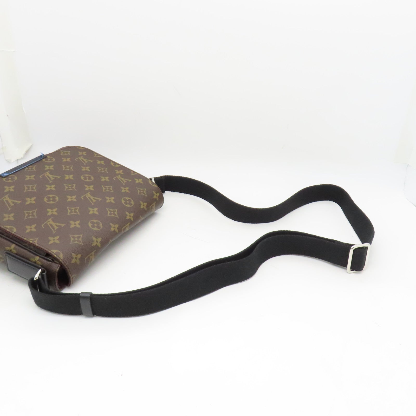 LOUIS VUITTON Monogram District PM銀扣肩背袋棕色