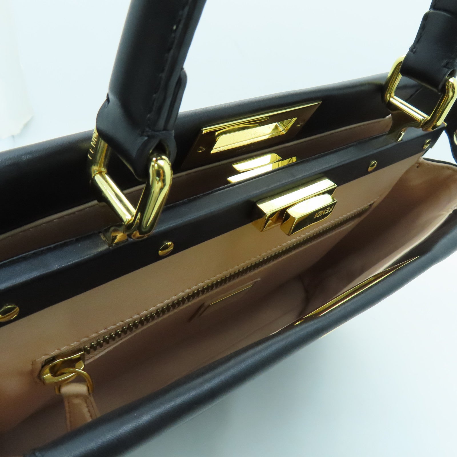 FENDI 【激減優惠】牛皮皮革Peekaboo金扣手挽袋黑色