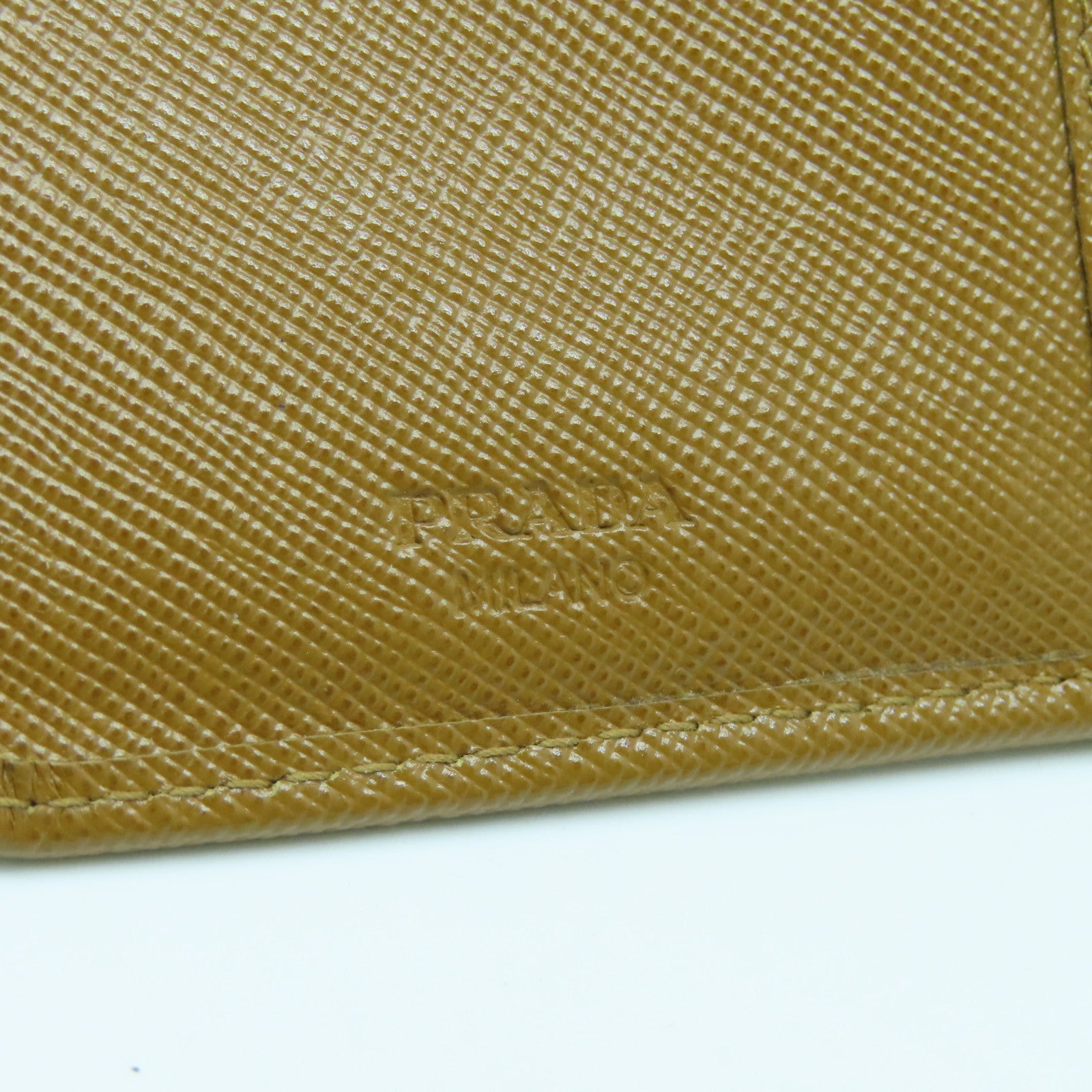 PRADA 牛皮皮革Wallet金扣钱包棕色
