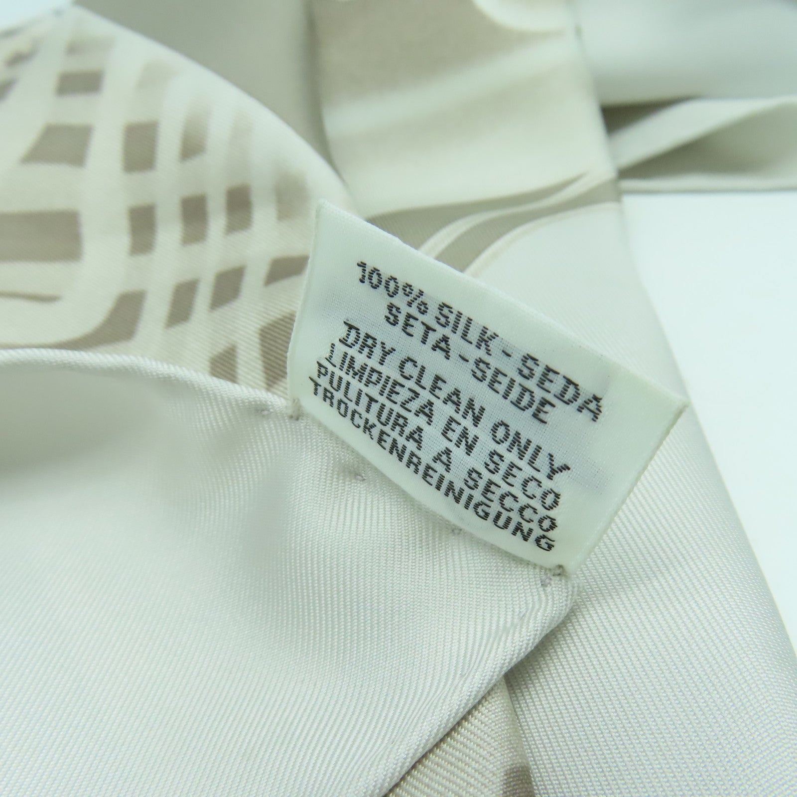 HERMES 絲質Scarf圍巾米色