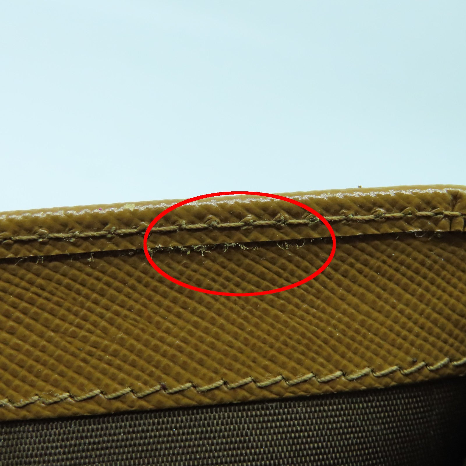 PRADA 牛皮皮革Wallet金扣钱包棕色