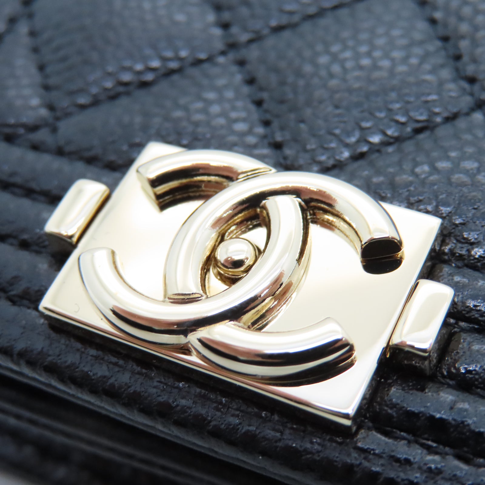 CHANEL 菱格Caviar皮革Waist Bag金扣链带腰包黑色