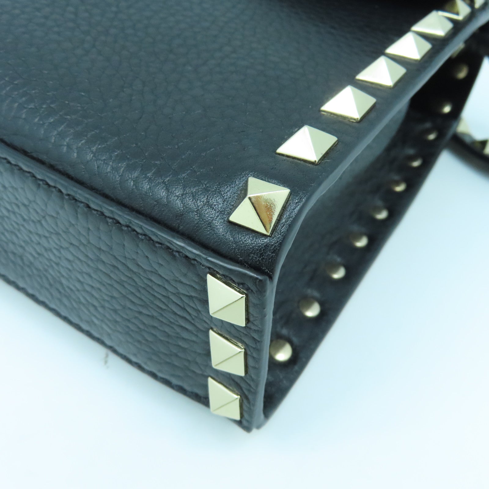Valentino Calfskin Leather Garavani Rockstud Shoulder Bag Gold Buckle Shoulder Bag Black