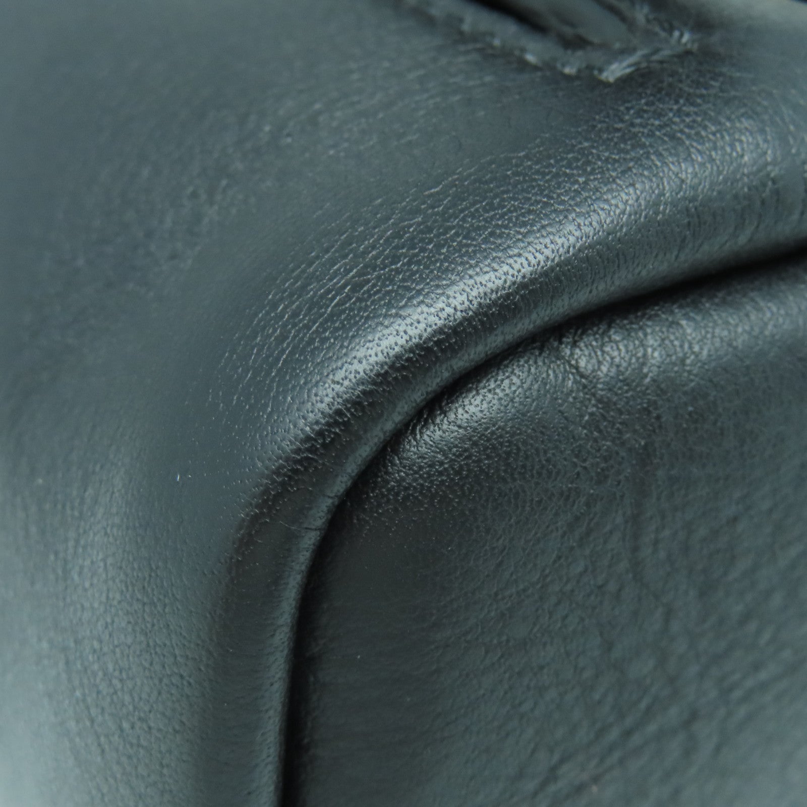 FENDI 【激減優惠】牛皮皮革Shoulder Bag金扣肩背袋黑色